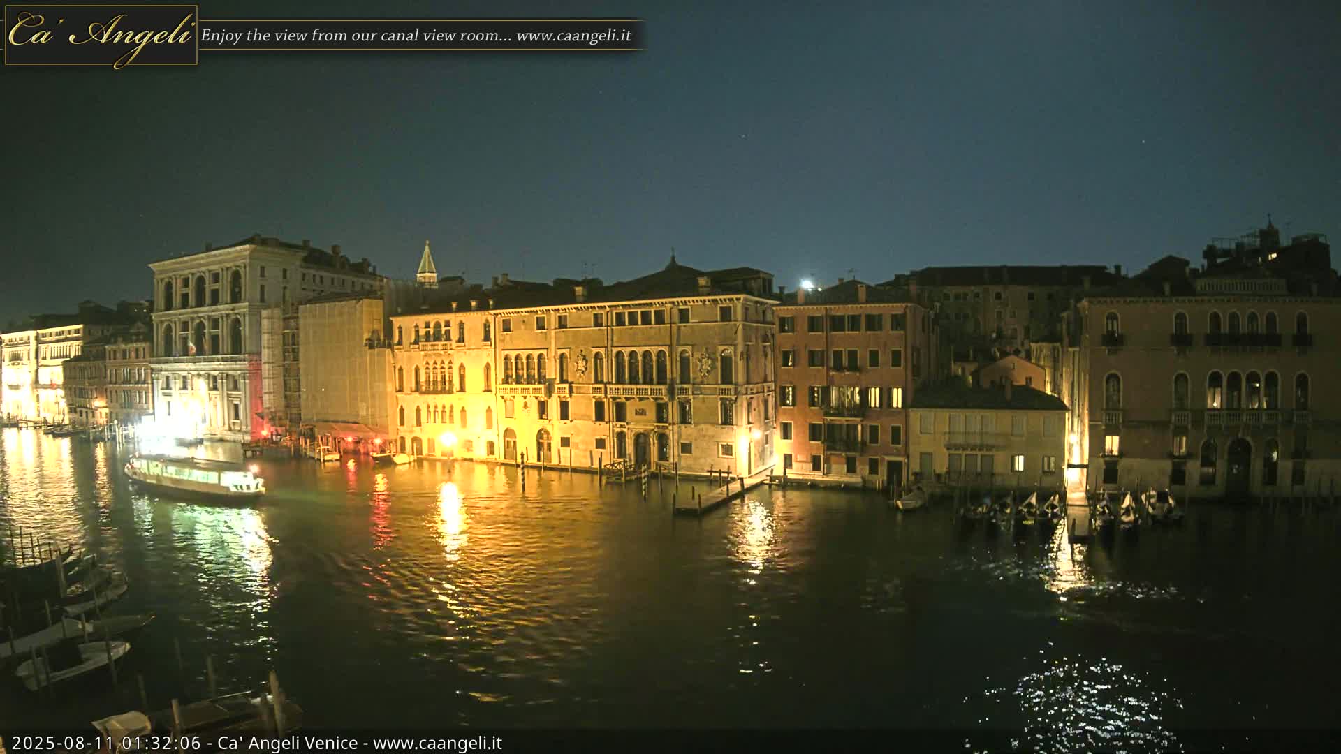 Venice Boats in Grand Canal Live Cam - Venice, Veneto, Italy