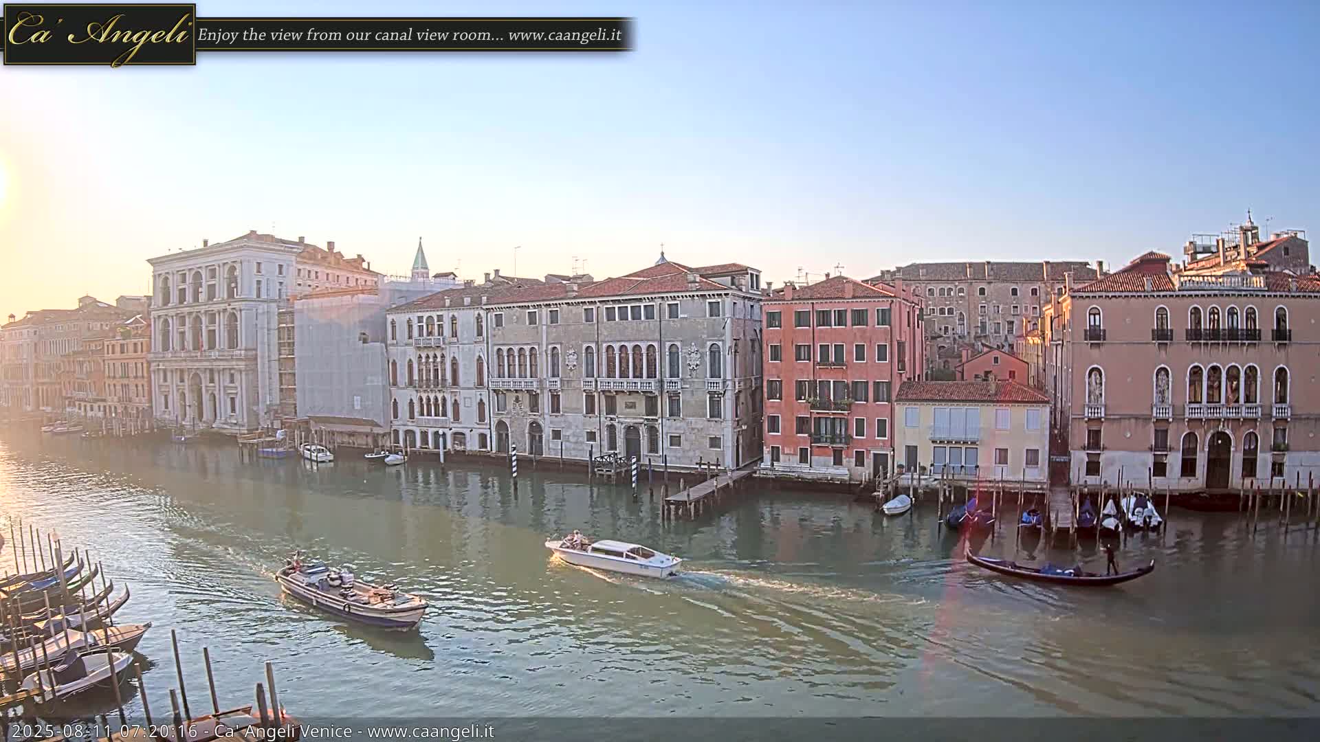 Venice Boats in Grand Canal Live Cam - Venice, Veneto, Italy