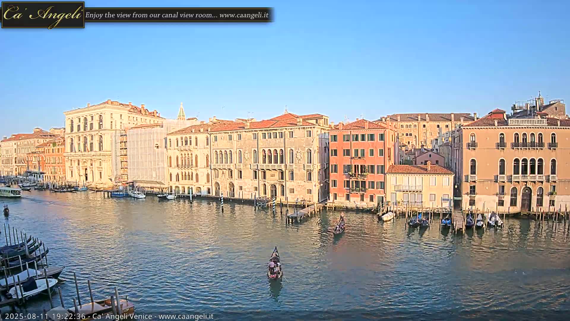 Venice Boats in Grand Canal Live Cam - Venice, Veneto, Italy