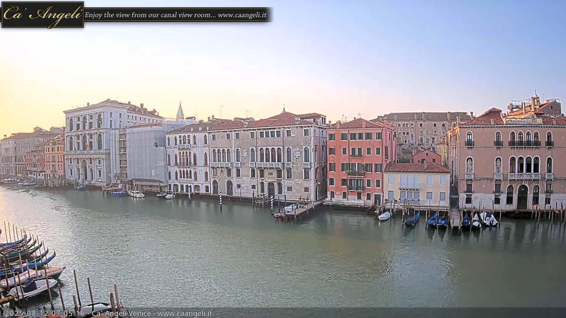 Venice Boats in Grand Canal Live Cam - Venice, Veneto, Italy