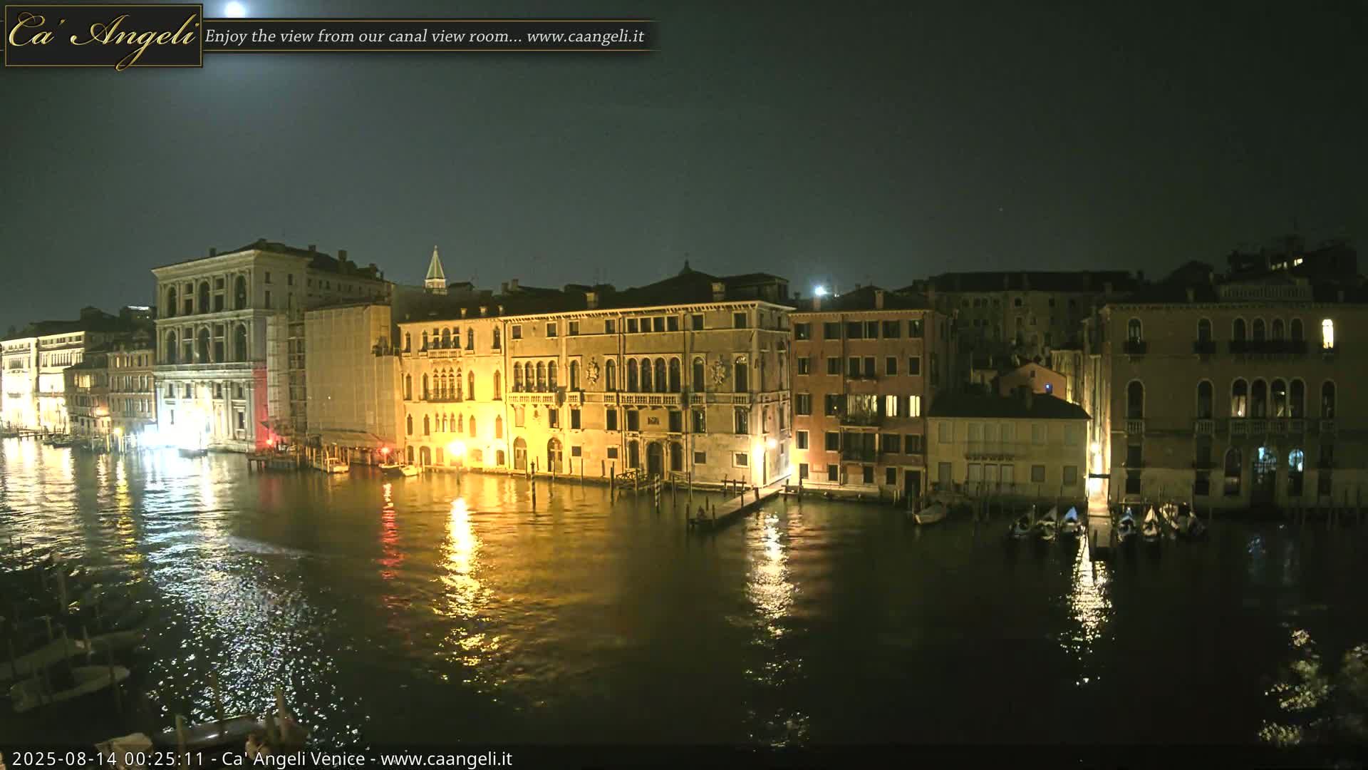 Venice Boats in Grand Canal Live Cam - Venice, Veneto, Italy