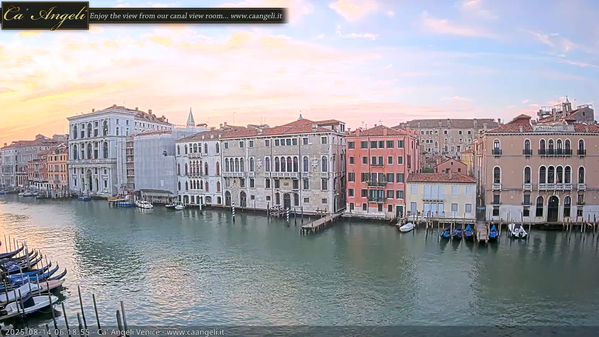 Venice Boats in Grand Canal Live Cam - Venice, Veneto, Italy