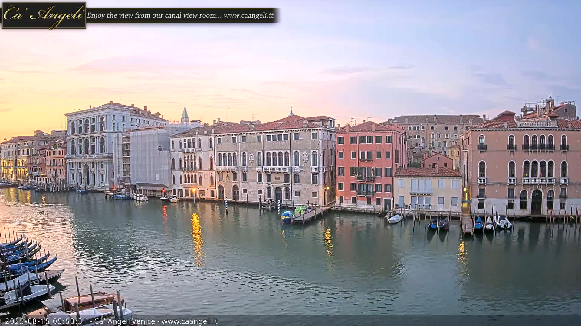 Venice Boats in Grand Canal Live Cam - Venice, Veneto, Italy