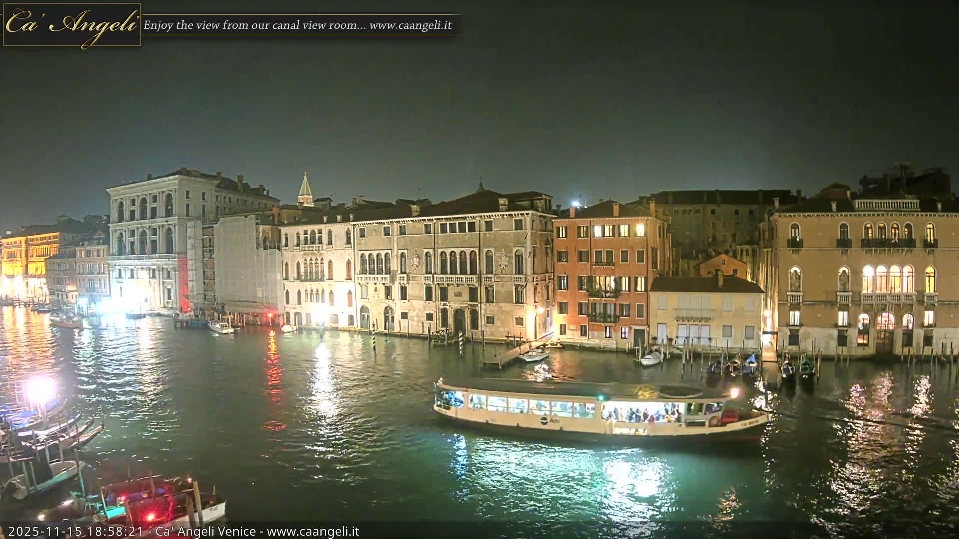 Venice Boats in Grand Canal Live Cam - Venice, Veneto, Italy
