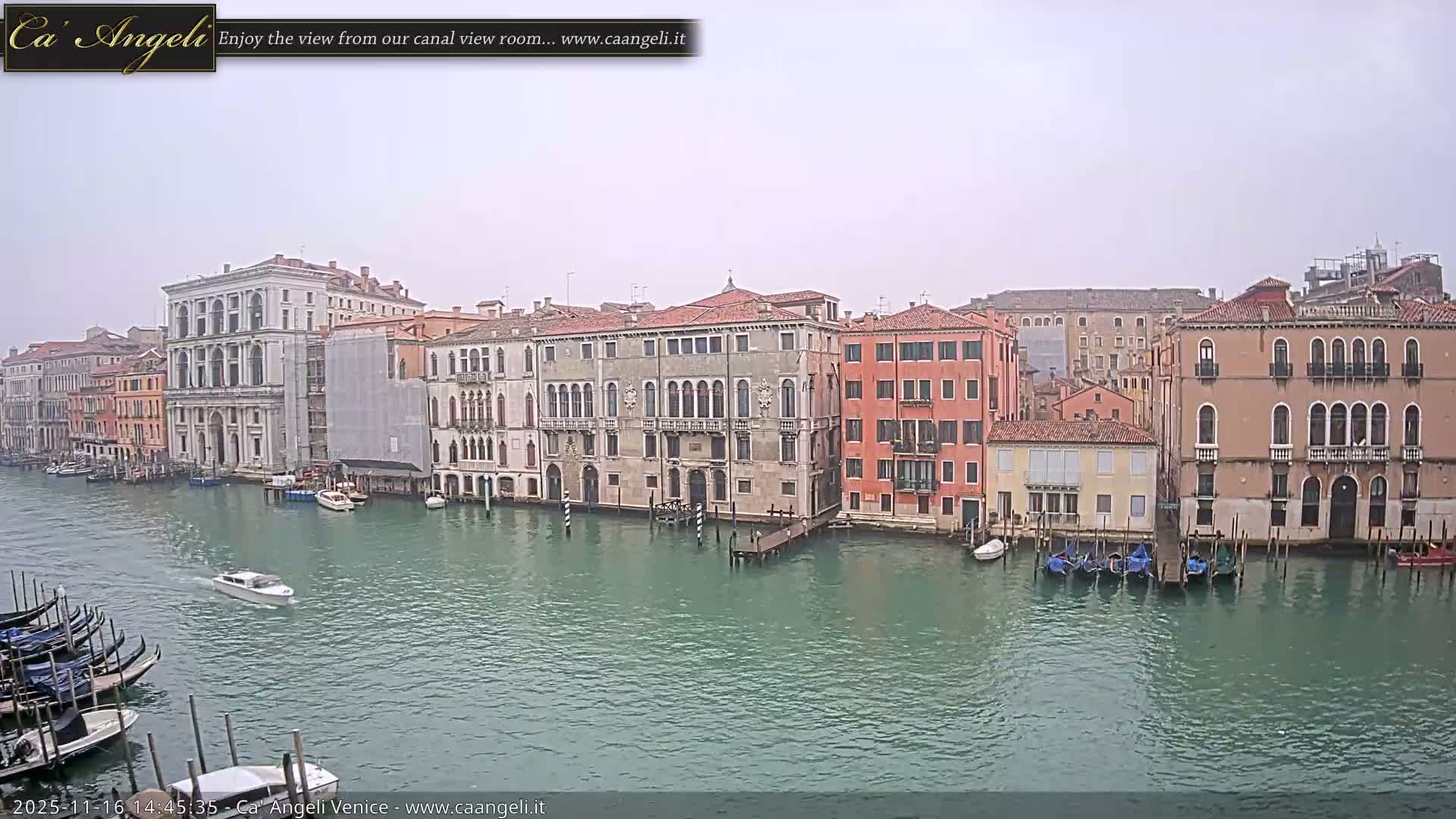 Venice Boats in Grand Canal Live Cam - Venice, Veneto, Italy