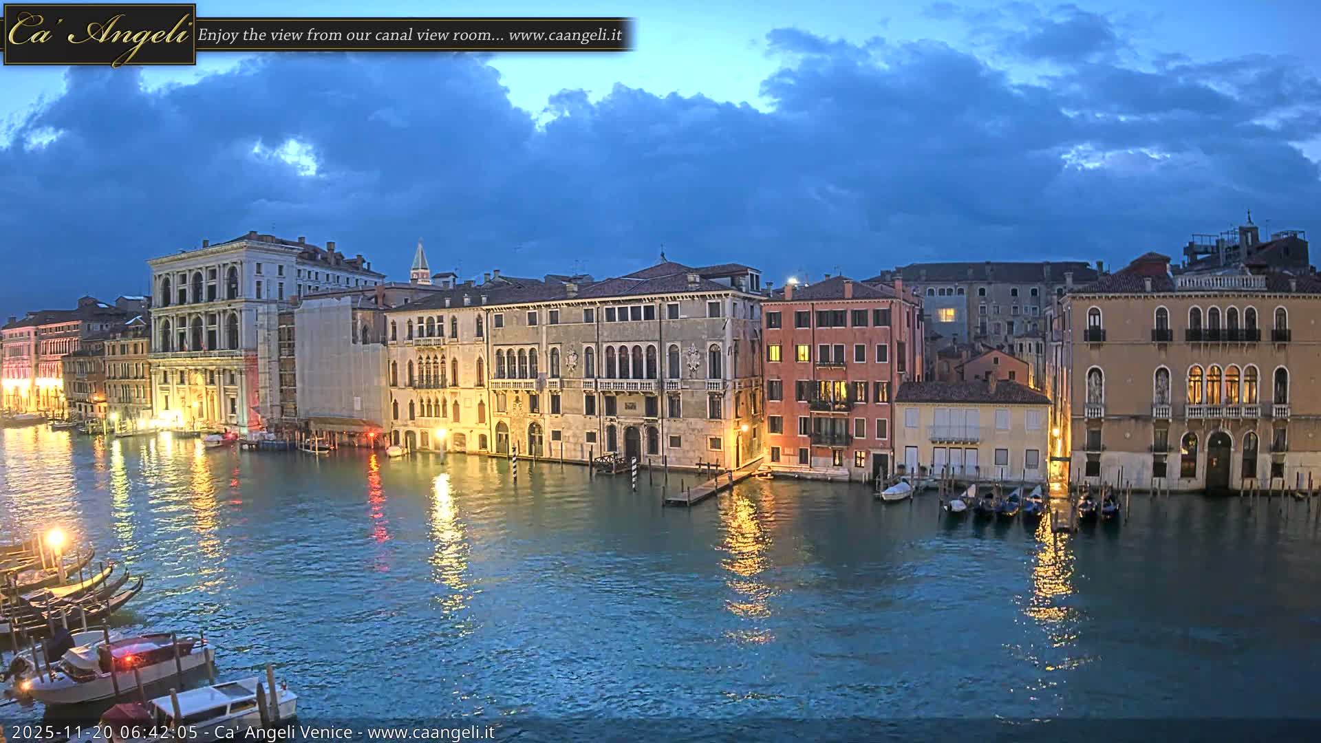 Venice Boats in Grand Canal Live Cam - Venice, Veneto, Italy