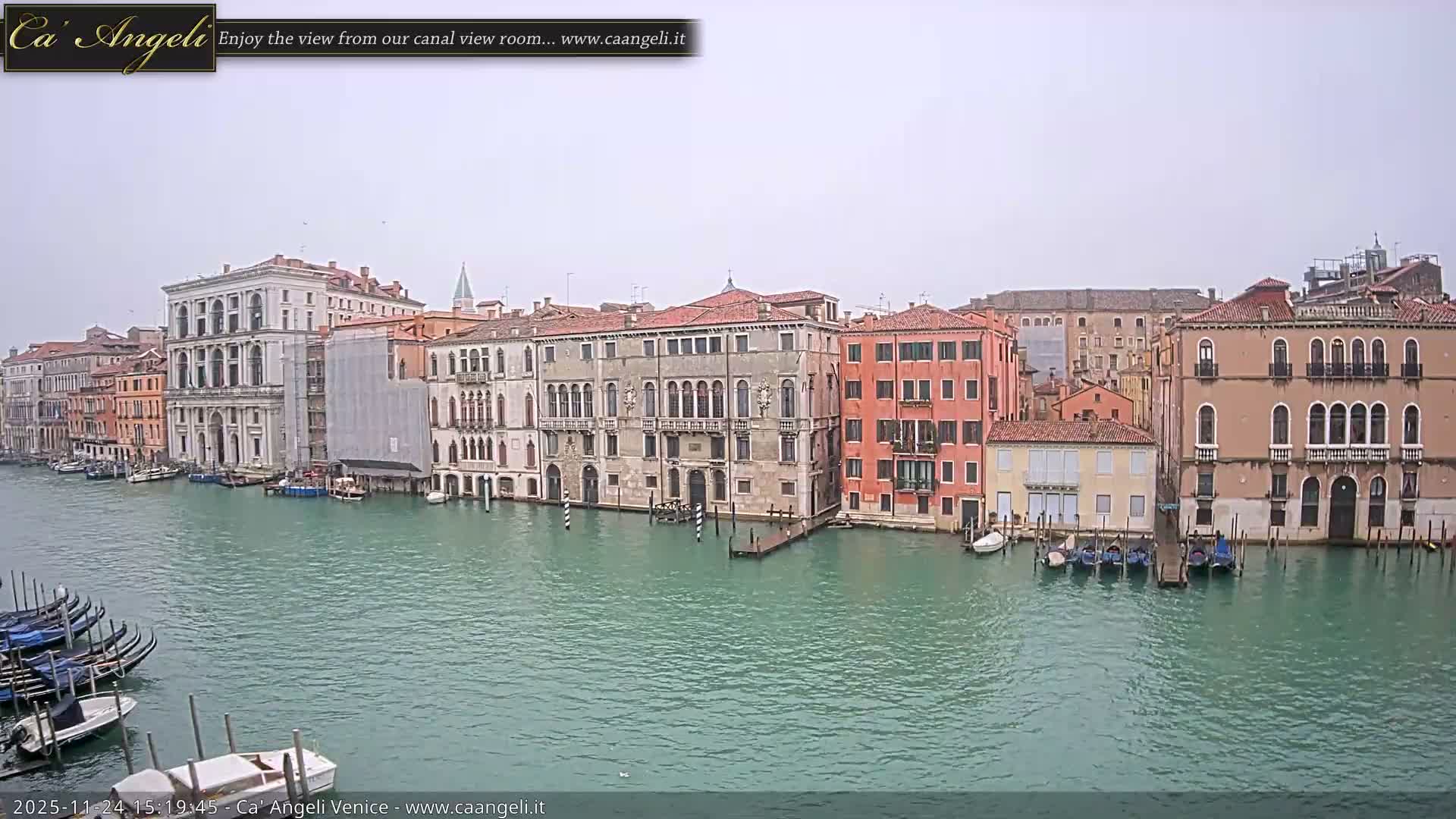Venice Boats in Grand Canal Live Cam - Venice, Veneto, Italy