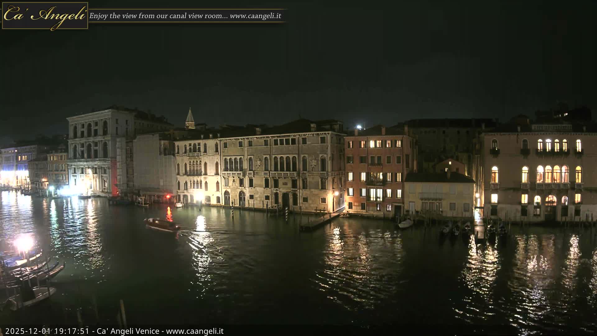 Venice Boats in Grand Canal Live Cam - Venice, Veneto, Italy