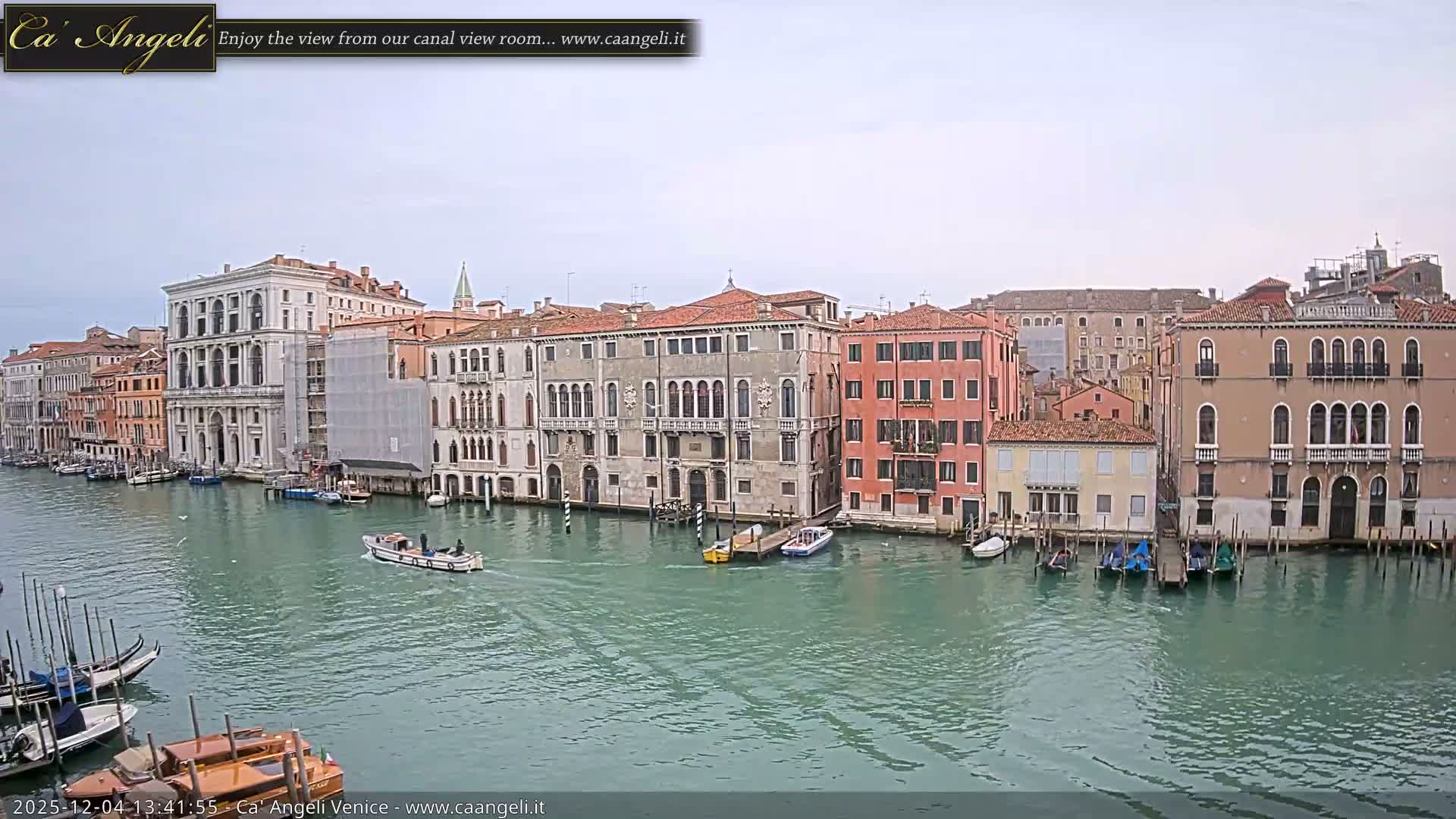 Venice Boats in Grand Canal Live Cam - Venice, Veneto, Italy
