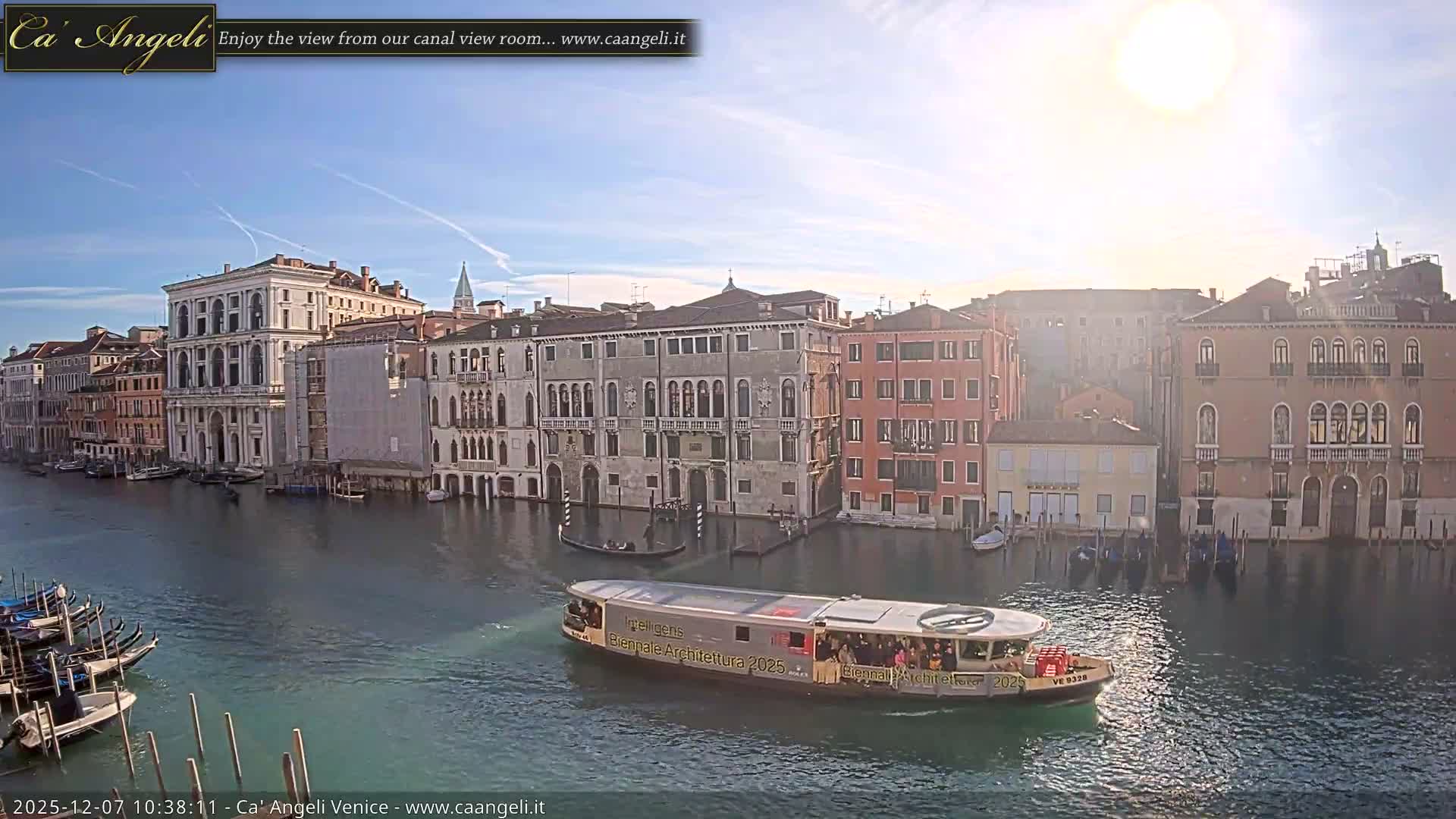 Venice Boats in Grand Canal Live Cam - Venice, Veneto, Italy