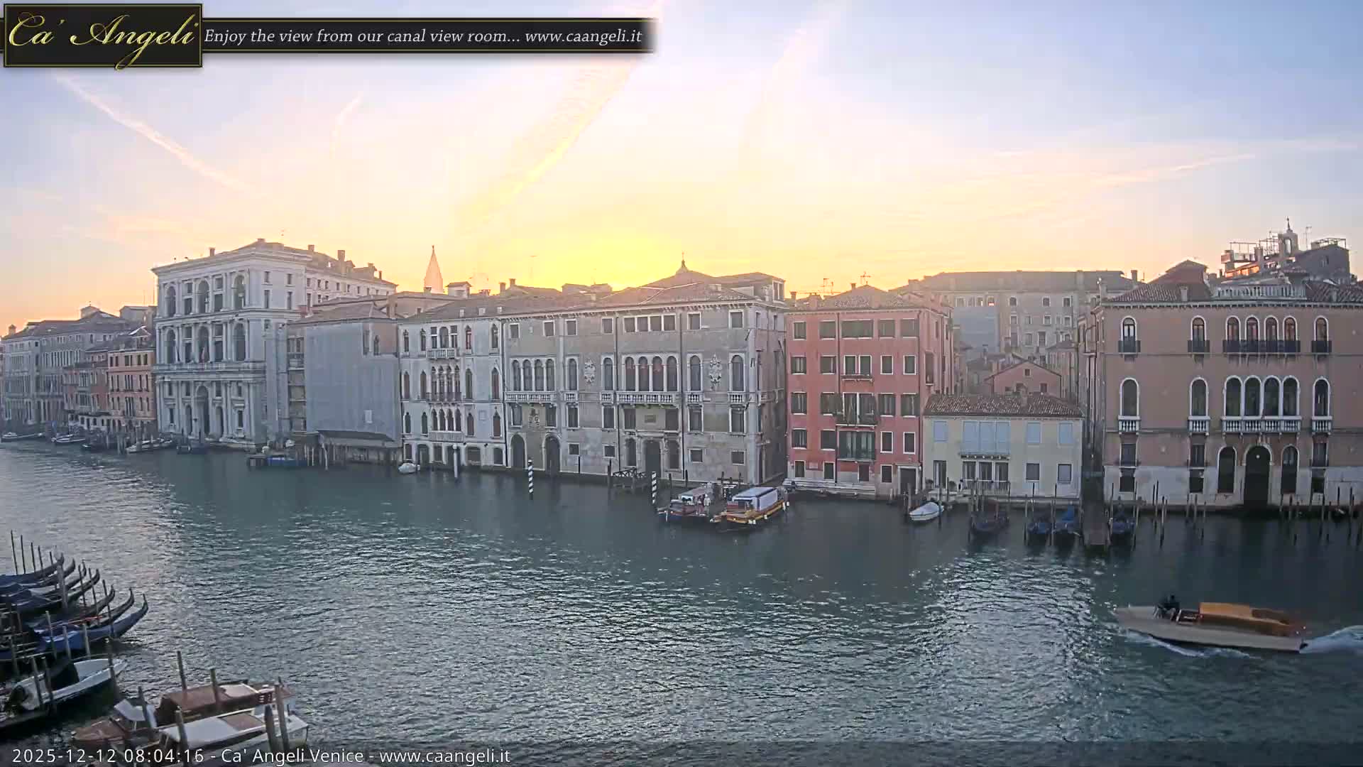 Venice Boats in Grand Canal Live Cam - Venice, Veneto, Italy