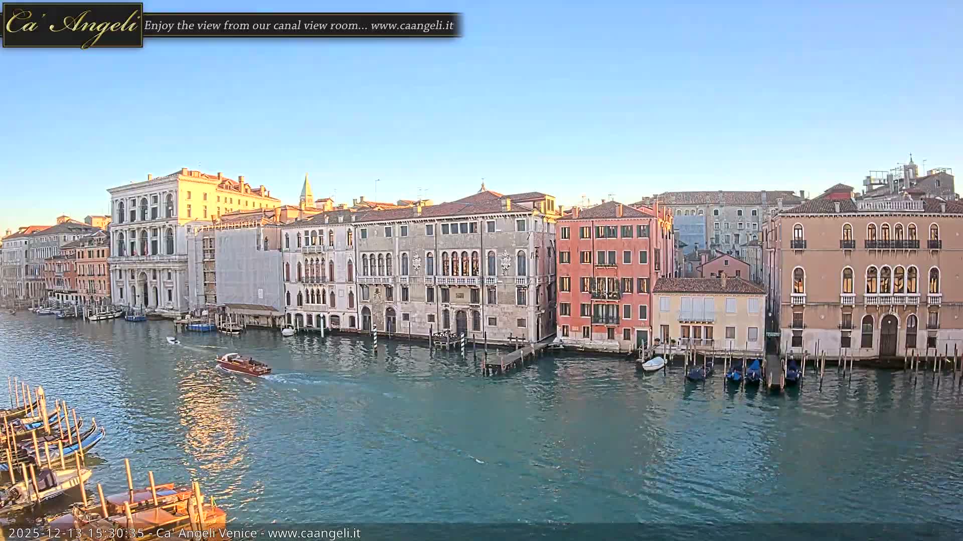 Venice Boats in Grand Canal Live Cam - Venice, Veneto, Italy