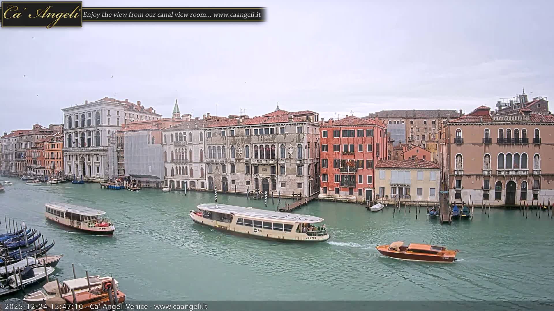 Venice Boats in Grand Canal Live Cam - Venice, Veneto, Italy