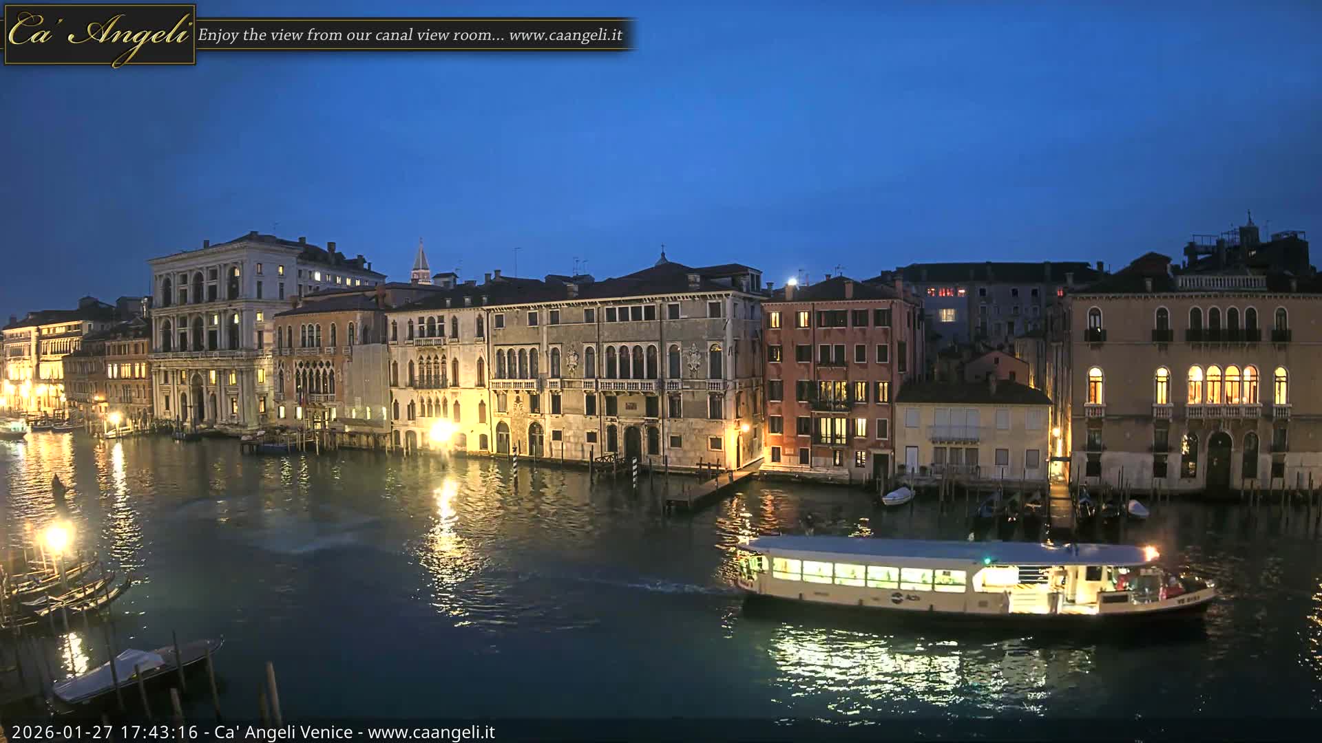 Venice Boats in Grand Canal Live Cam - Venice, Veneto, Italy