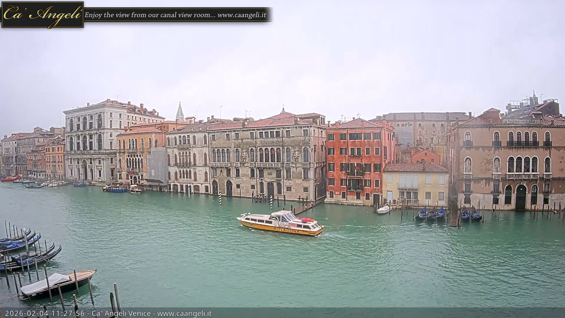 Venice Boats in Grand Canal Live Cam - Venice, Veneto, Italy