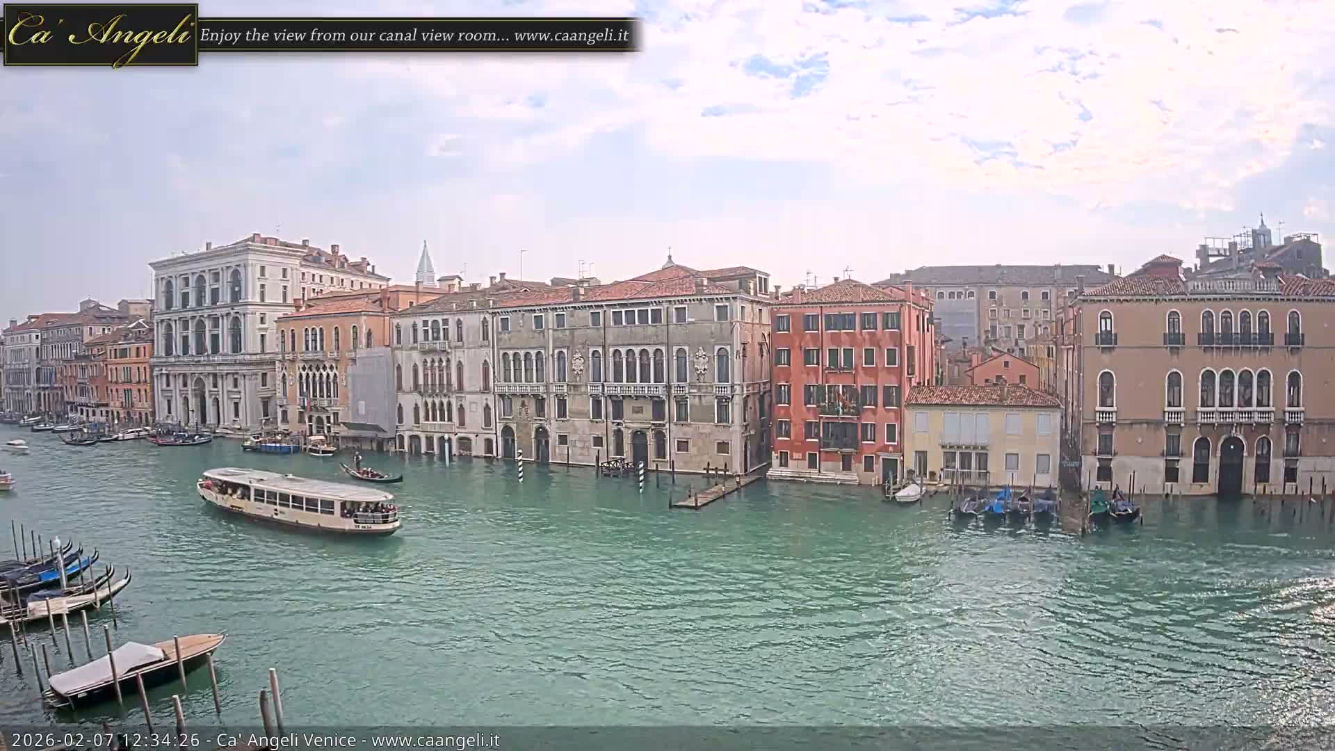 Venice Boats in Grand Canal Live Cam - Venice, Veneto, Italy