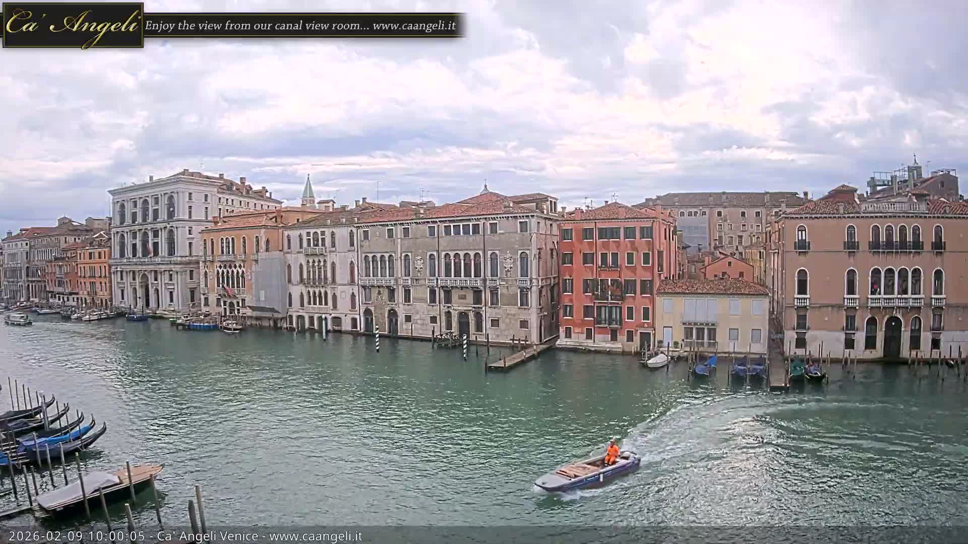 Venice Boats in Grand Canal Live Cam - Venice, Veneto, Italy
