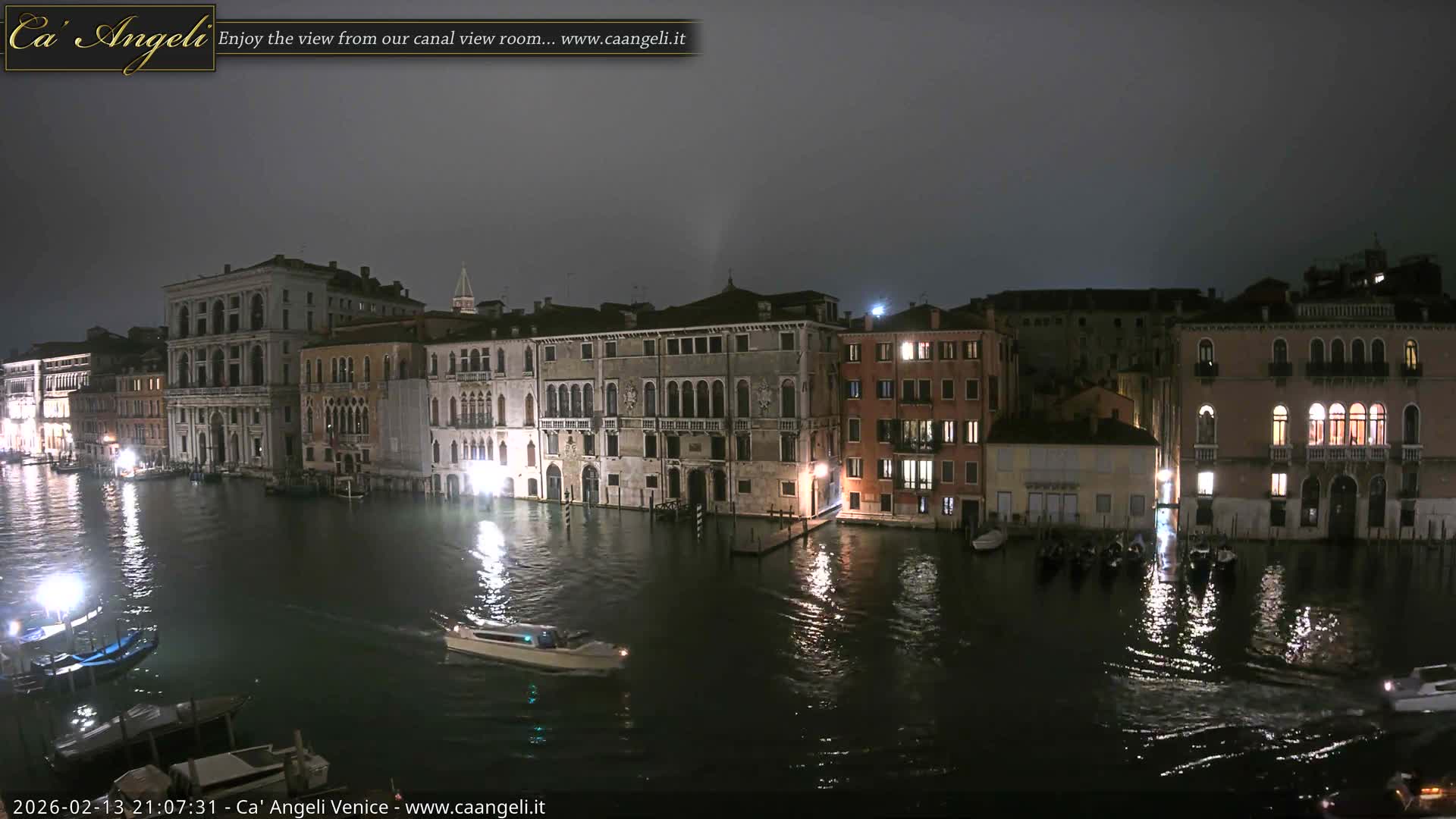 Venice Boats in Grand Canal Live Cam - Venice, Veneto, Italy