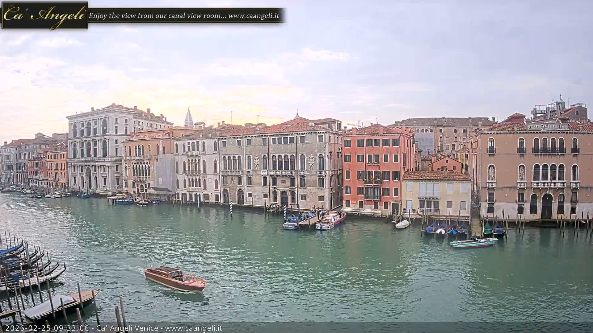Venice Boats in Grand Canal Live Cam - Venice, Veneto, Italy