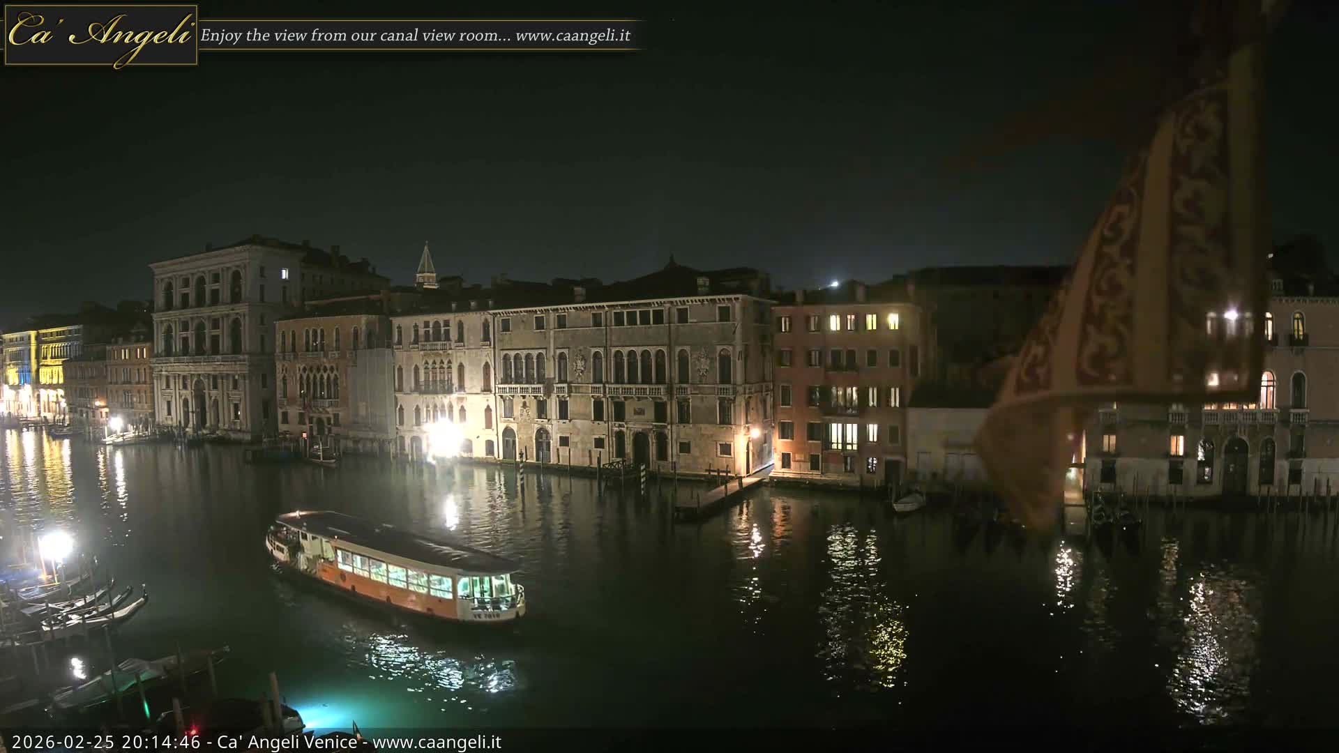 Venice Boats in Grand Canal Live Cam - Venice, Veneto, Italy
