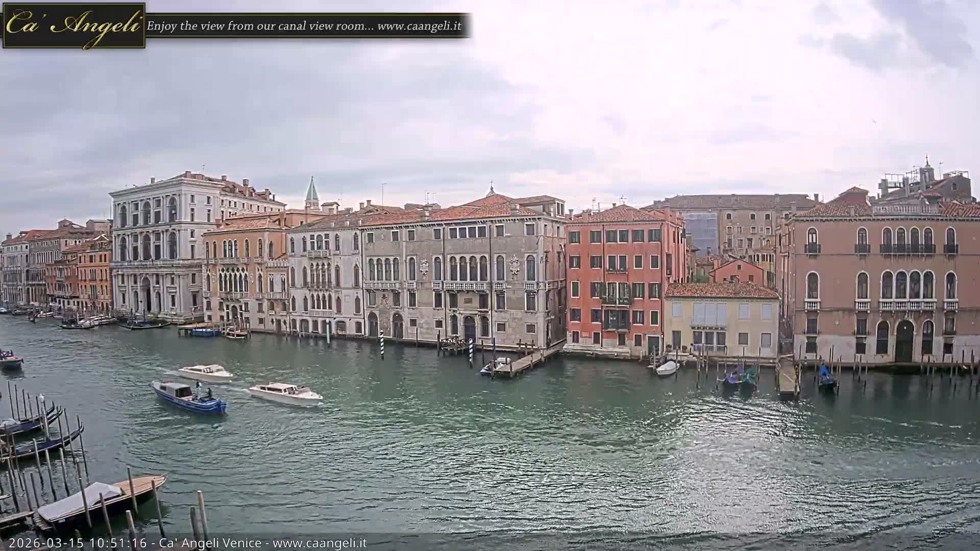 Venice Boats in Grand Canal Live Cam - Venice, Veneto, Italy