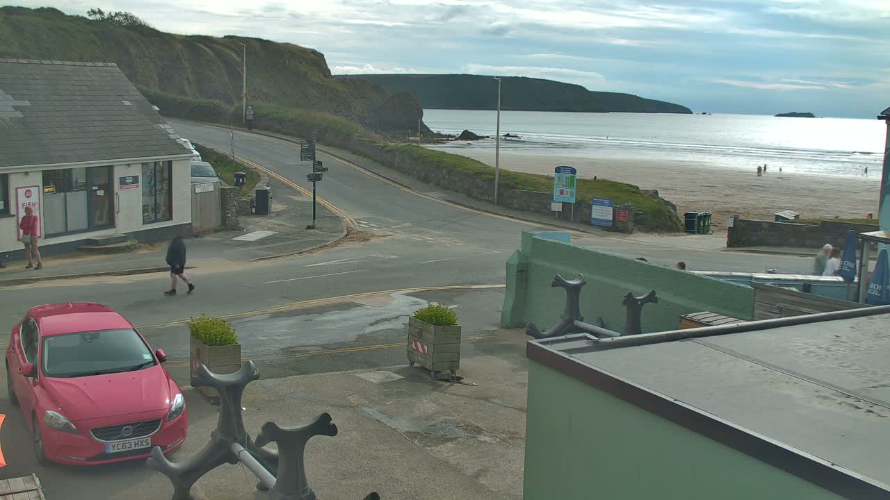 Broad Haven, Beach West View Live Cam - The Havens, Pembrokeshire, Dyfed, Wales, United Kingdom