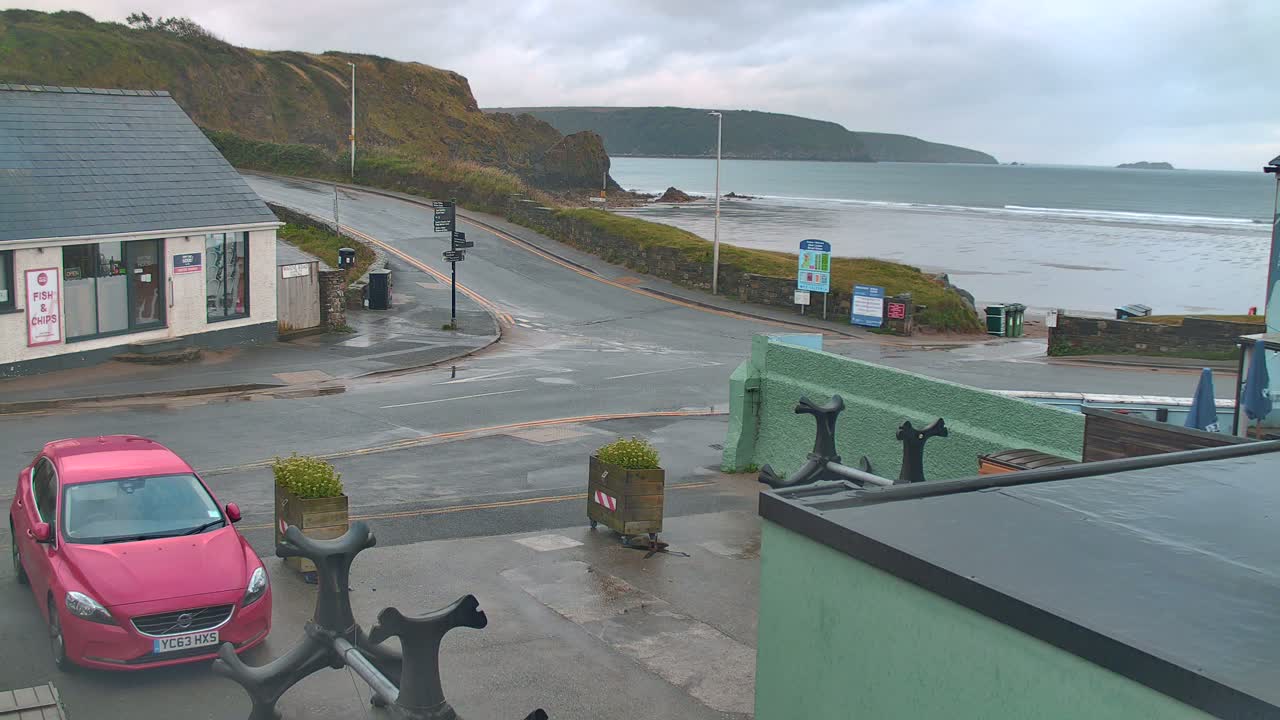 Broad Haven, Beach West View Live Cam - The Havens, Pembrokeshire, Dyfed, Wales, United Kingdom