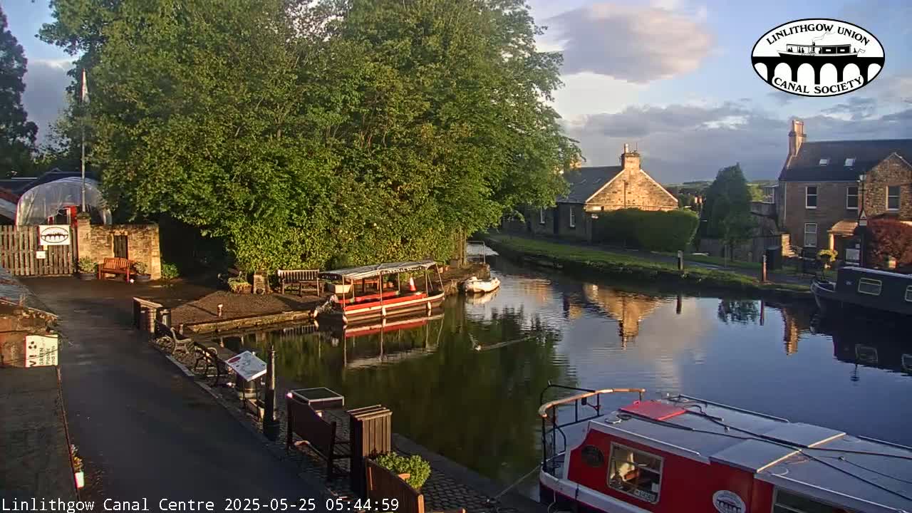 Linlithgow Union Canal Centre Live Cam - Linlithgow, West Lothian, Scotland, United Kingdom