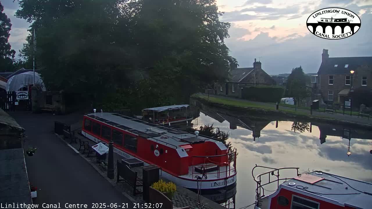 Linlithgow Union Canal Centre Live Cam - Linlithgow, West Lothian, Scotland, United Kingdom