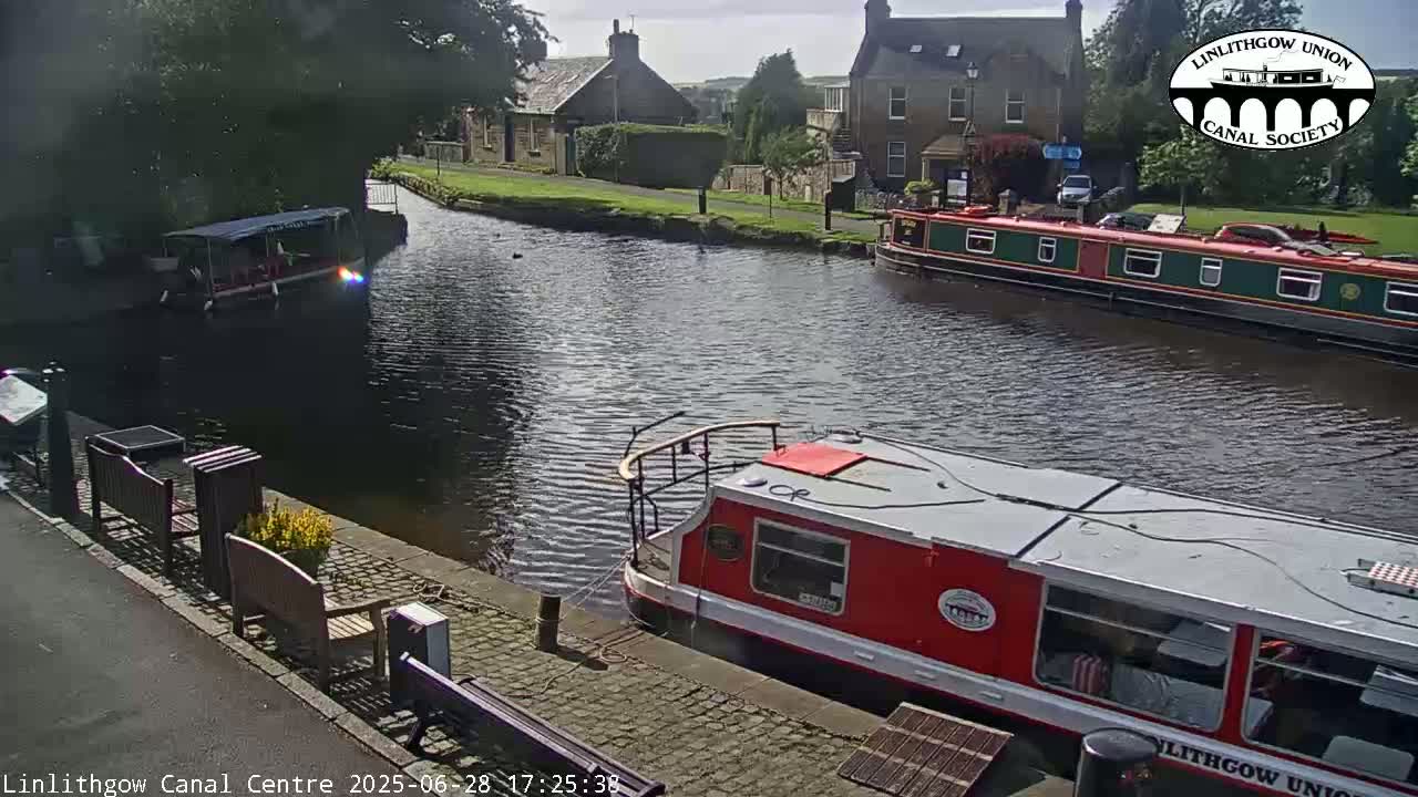 Linlithgow Union Canal Centre Live Cam - Linlithgow, West Lothian, Scotland, United Kingdom