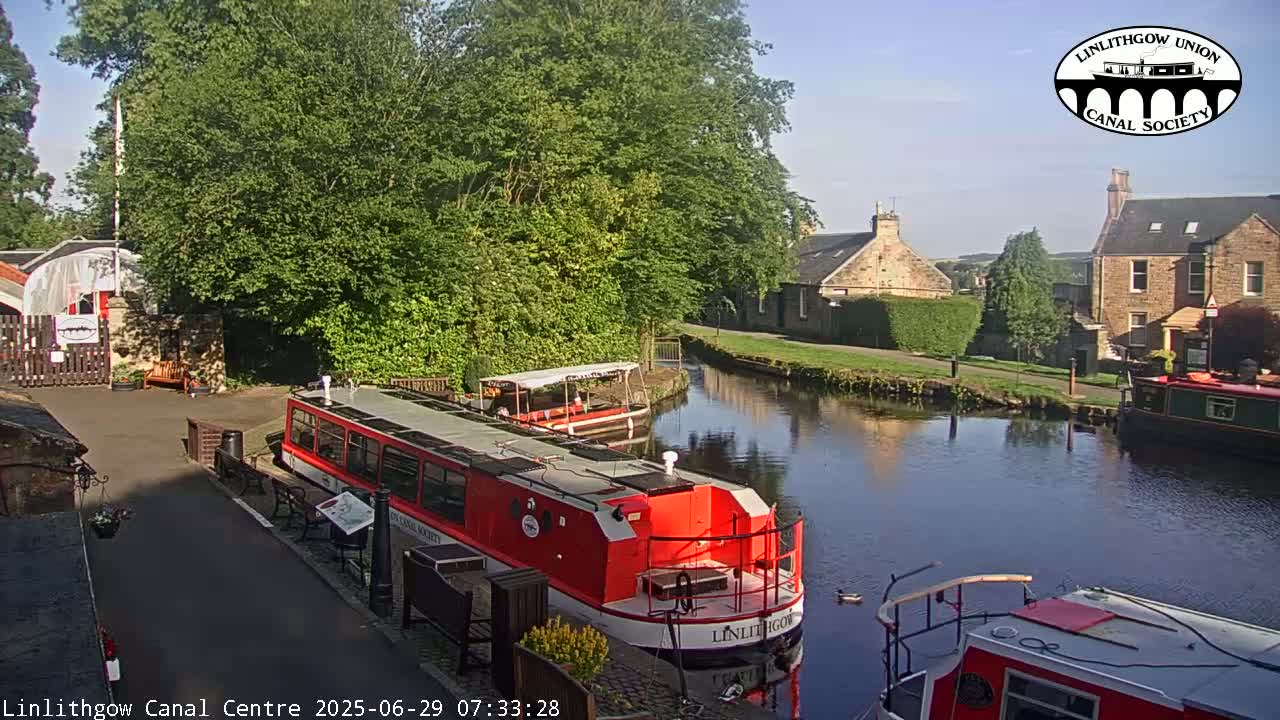 Linlithgow Union Canal Centre Live Cam - Linlithgow, West Lothian, Scotland, United Kingdom