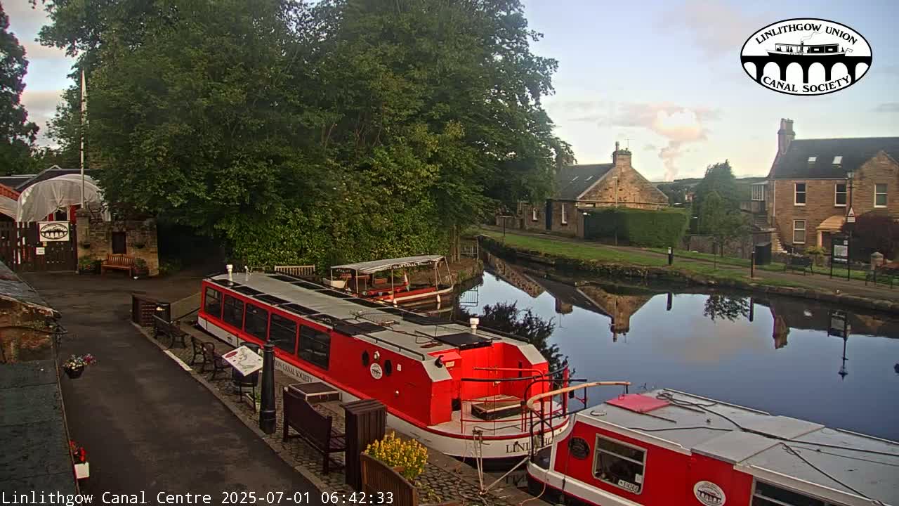 Linlithgow Union Canal Centre Live Cam - Linlithgow, West Lothian, Scotland, United Kingdom