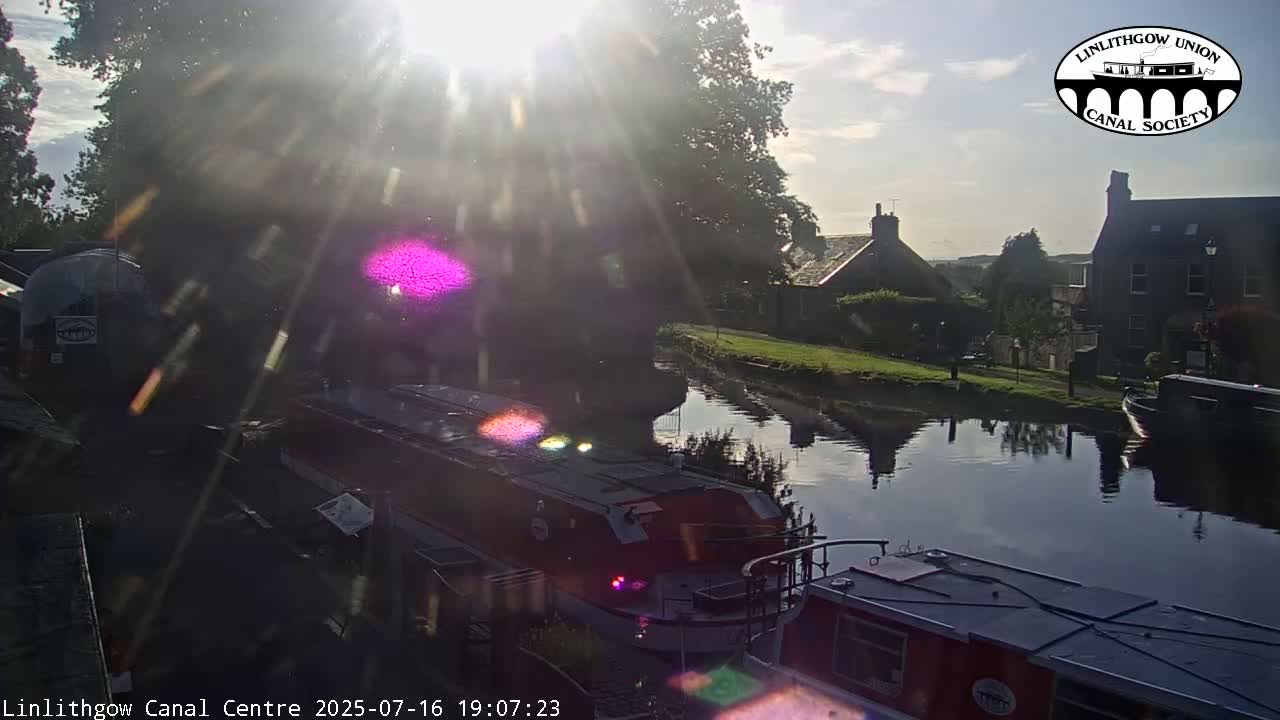 Linlithgow Union Canal Centre Live Cam - Linlithgow, West Lothian, Scotland, United Kingdom