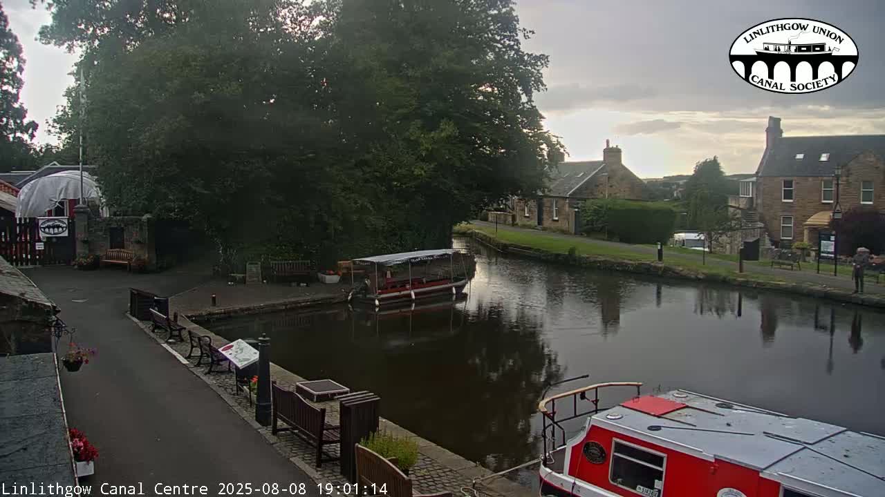 Linlithgow Union Canal Centre Live Cam - Linlithgow, West Lothian, Scotland, United Kingdom