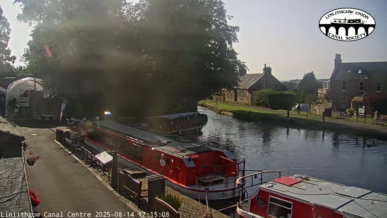 Linlithgow Union Canal Centre Live Cam - Linlithgow, West Lothian, Scotland, United Kingdom