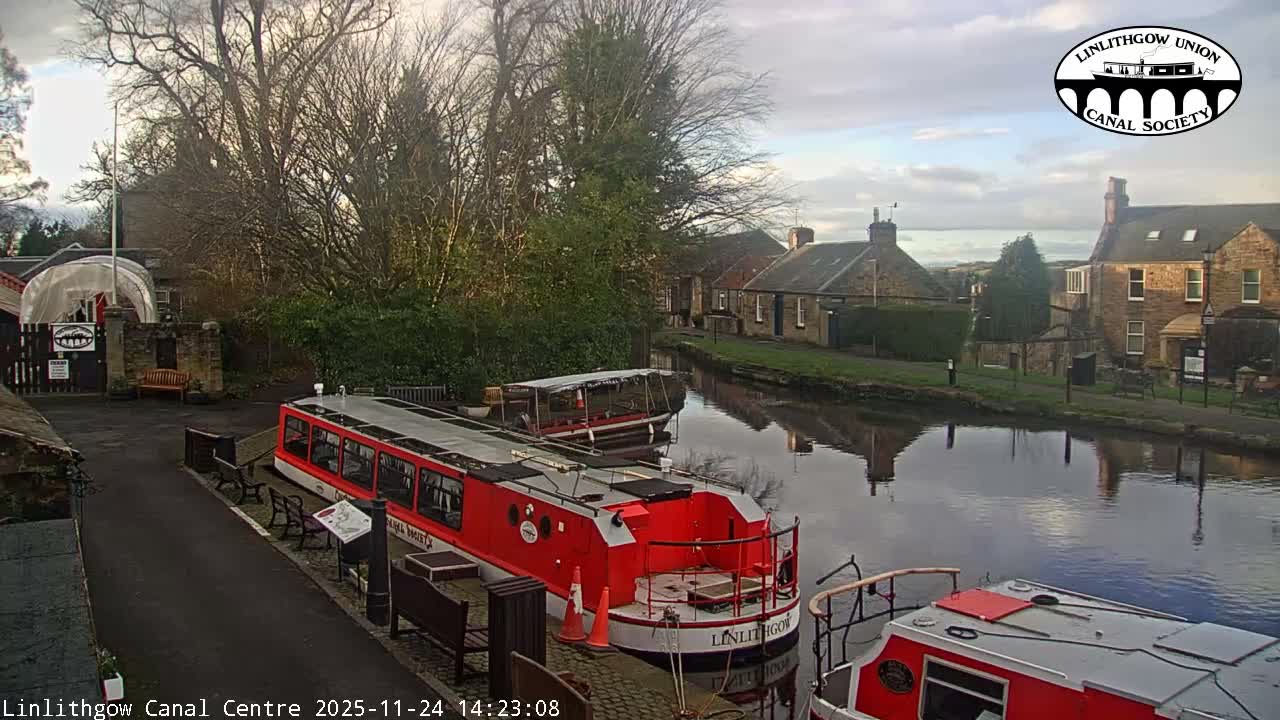 Linlithgow Union Canal Centre Live Cam - Linlithgow, West Lothian, Scotland, United Kingdom
