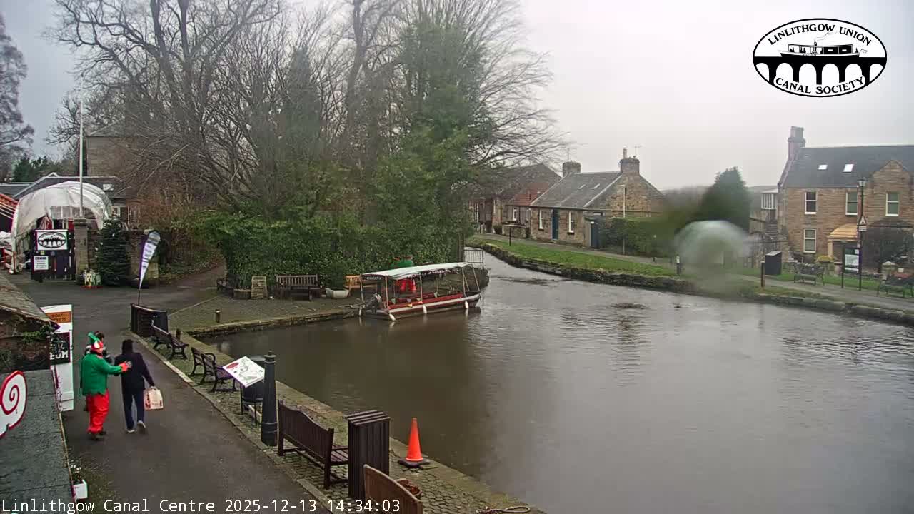 Linlithgow Union Canal Centre Live Cam - Linlithgow, West Lothian, Scotland, United Kingdom