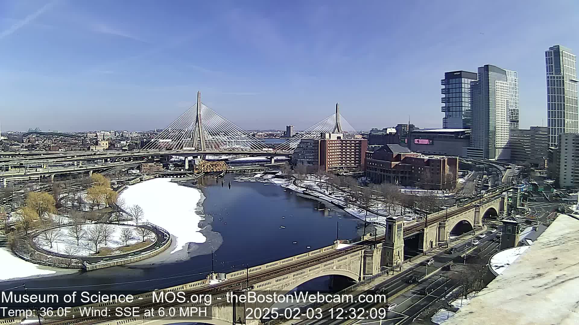  Green Line Subway & Bridge Live Cam - Cambridge, Boston, Massachusetts ,USA
