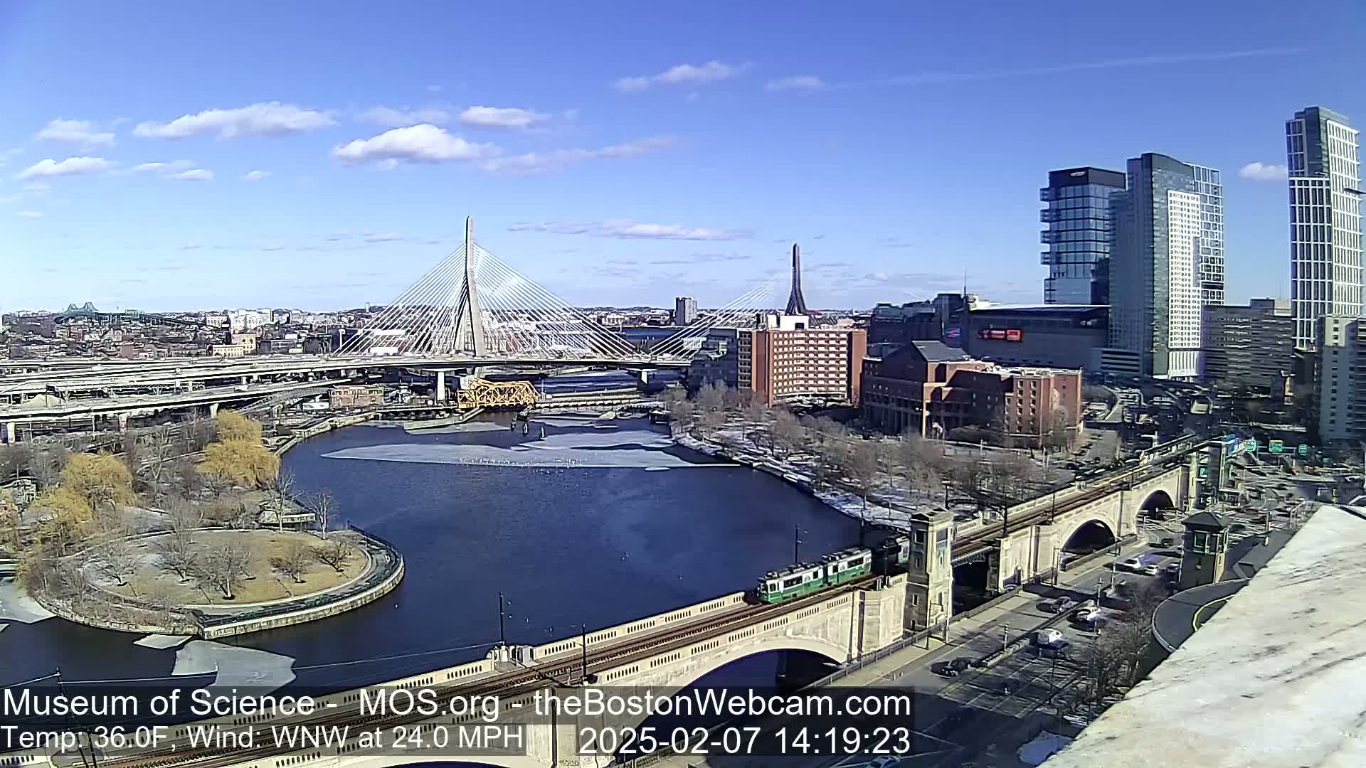  Green Line Subway & Bridge Live Cam - Cambridge, Boston, Massachusetts ,USA