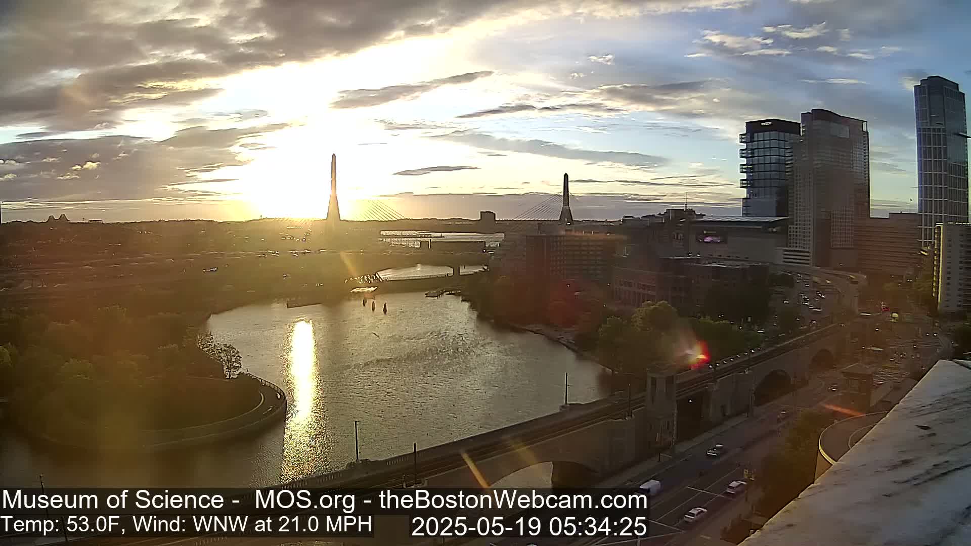  Green Line Subway & Bridge Live Cam - Cambridge, Boston, Massachusetts ,USA