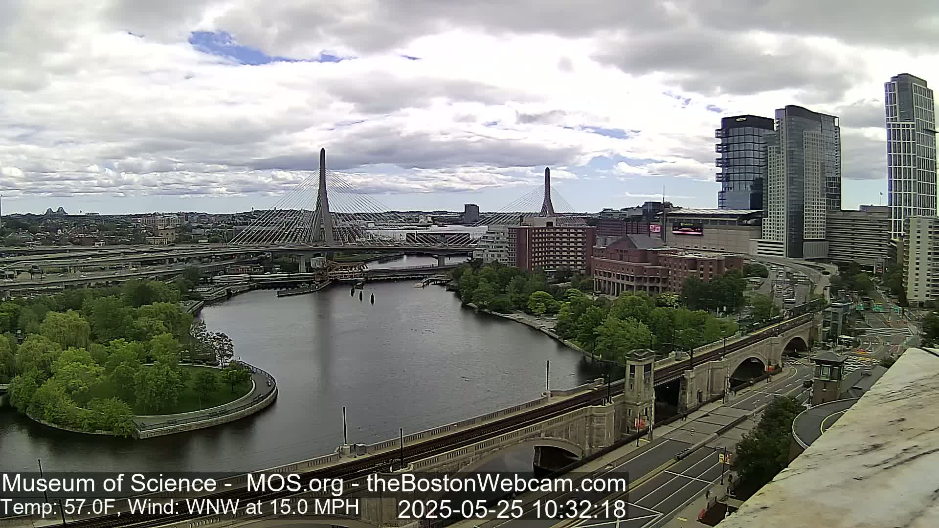  Green Line Subway & Bridge Live Cam - Cambridge, Boston, Massachusetts ,USA