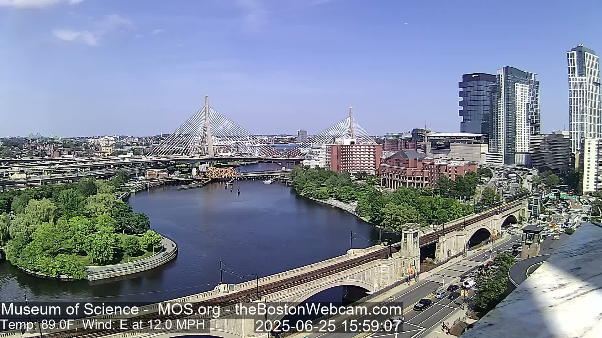  Green Line Subway & Bridge Live Cam - Cambridge, Boston, Massachusetts ,USA