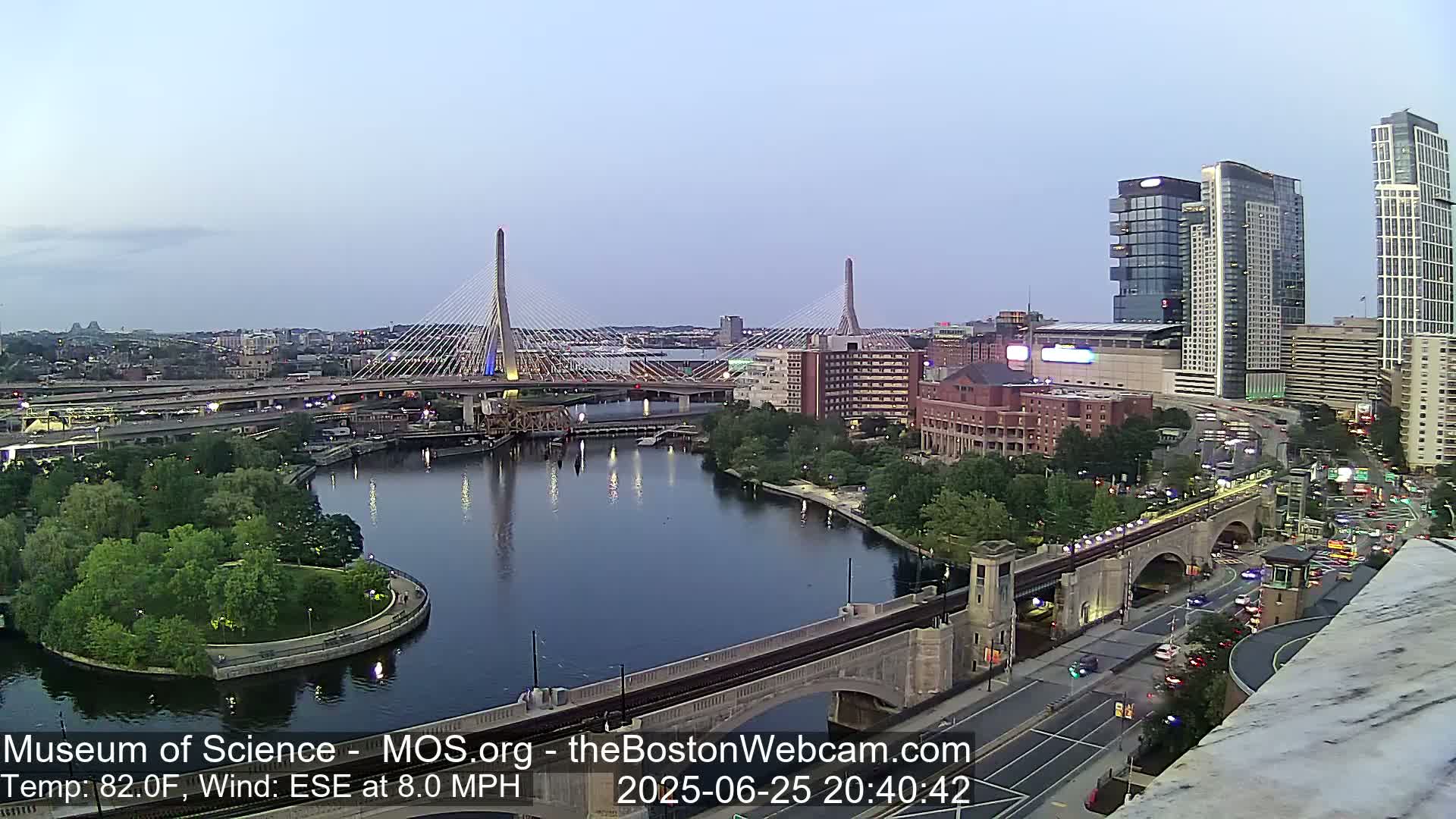  Green Line Subway & Bridge Live Cam - Cambridge, Boston, Massachusetts ,USA