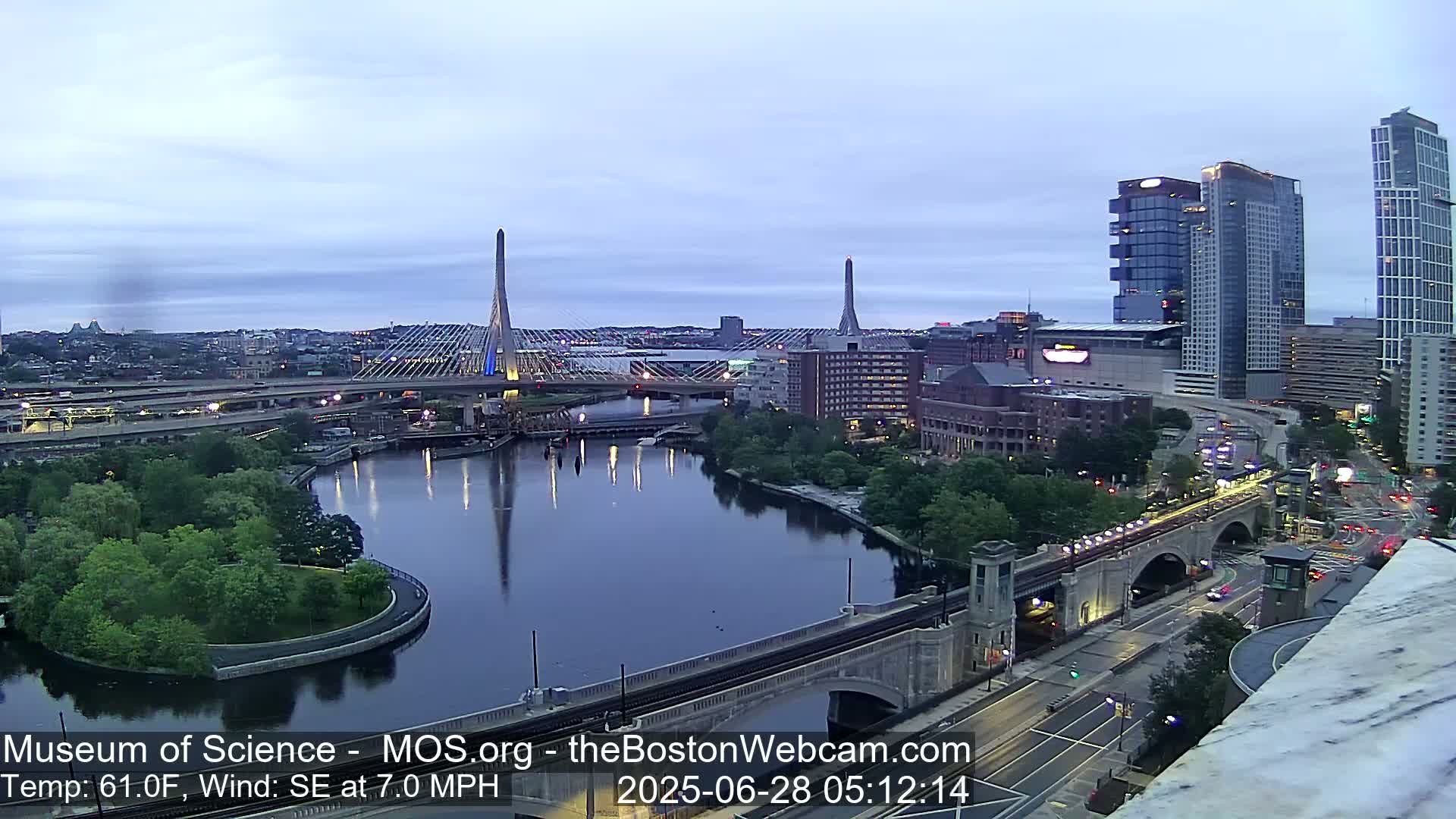  Green Line Subway & Bridge Live Cam - Cambridge, Boston, Massachusetts ,USA