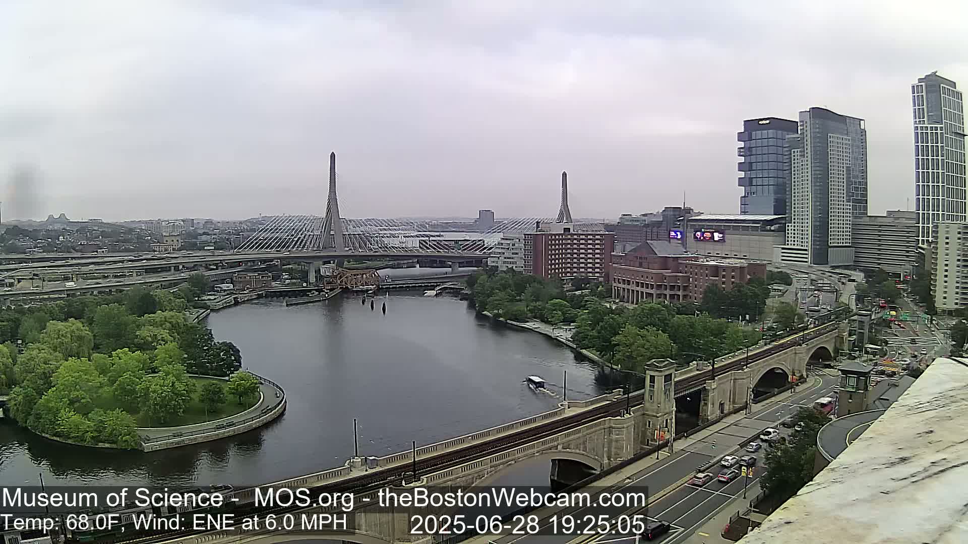  Green Line Subway & Bridge Live Cam - Cambridge, Boston, Massachusetts ,USA