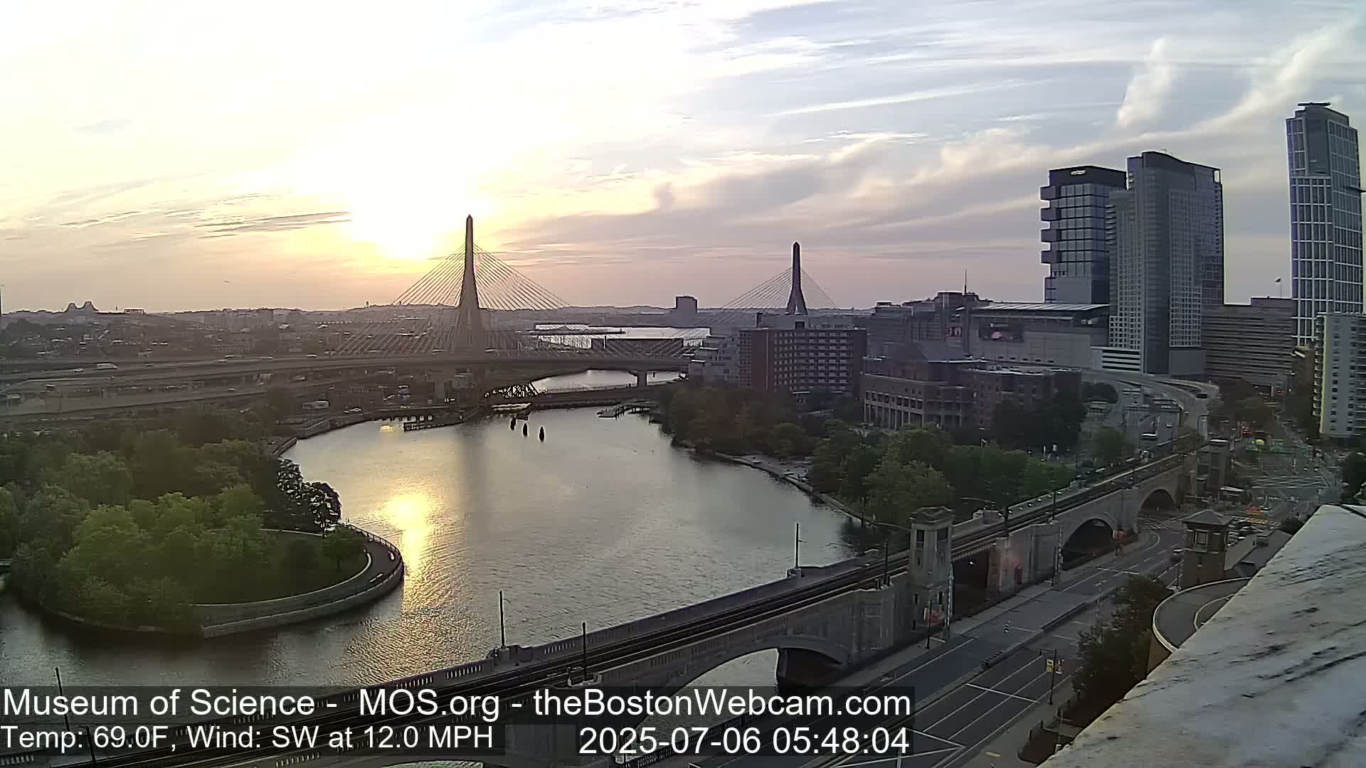  Green Line Subway & Bridge Live Cam - Cambridge, Boston, Massachusetts ,USA