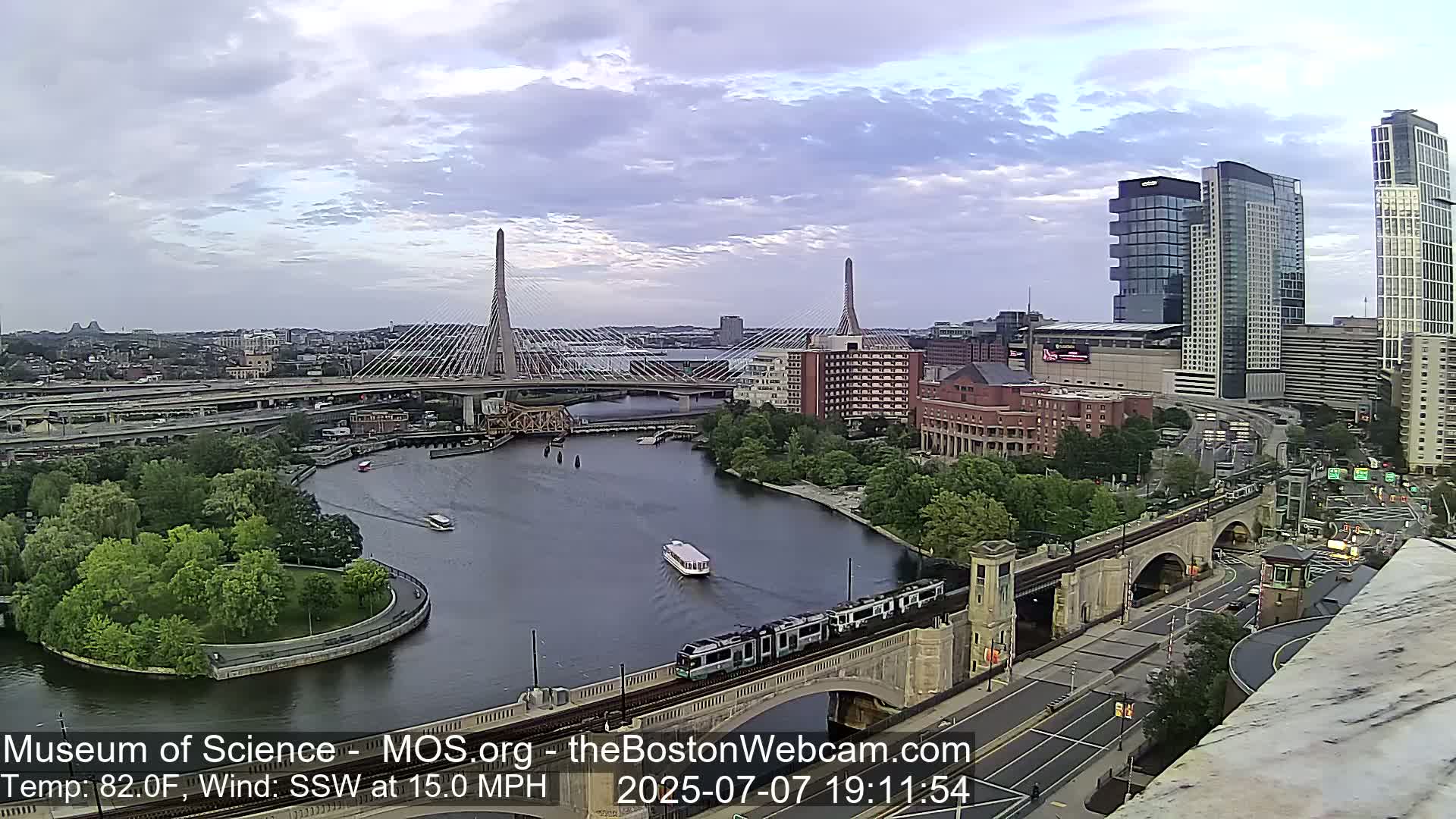 Green Line Subway & Bridge Live Cam - Cambridge, Boston, Massachusetts ,USA