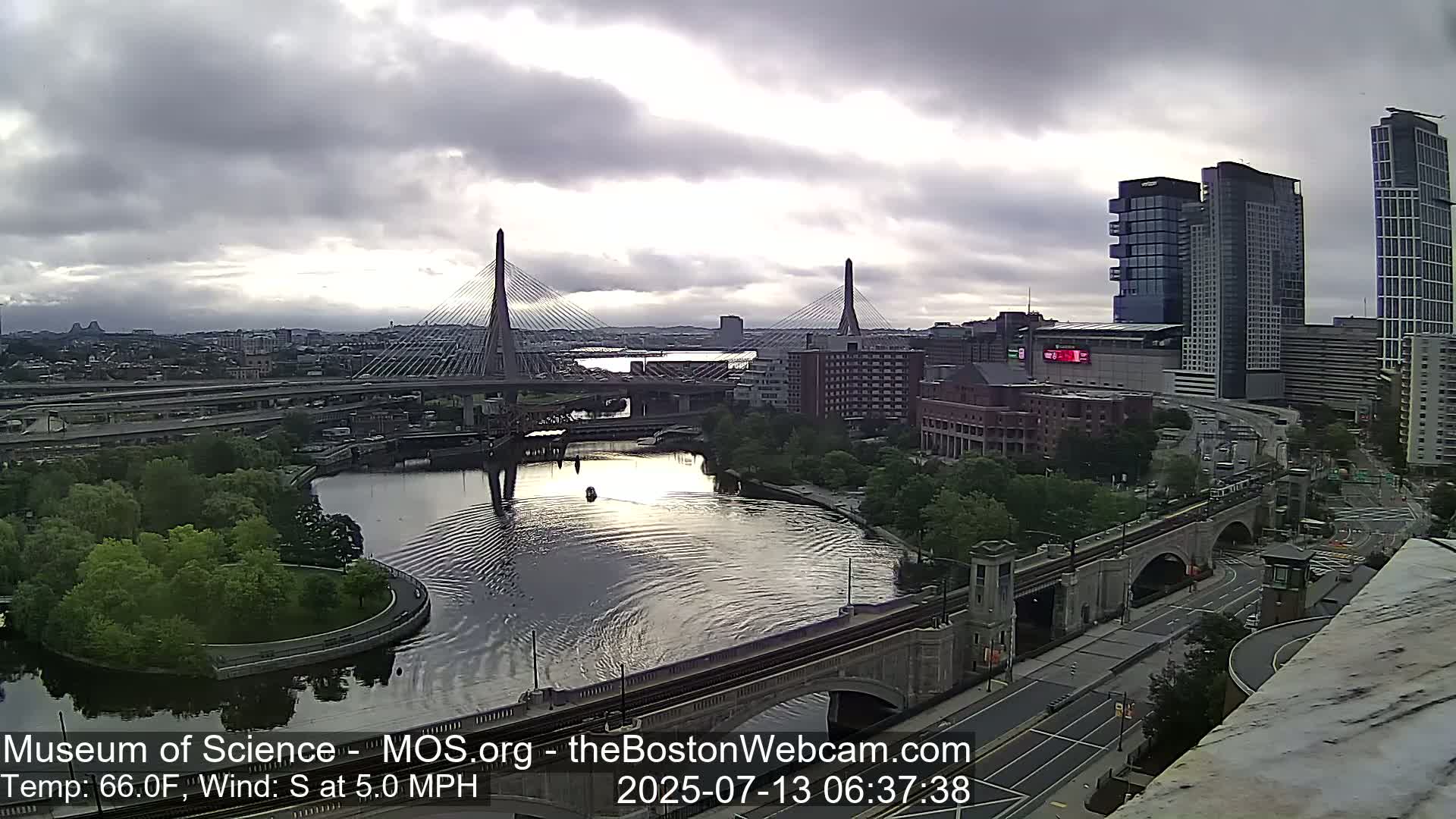  Green Line Subway & Bridge Live Cam - Cambridge, Boston, Massachusetts ,USA