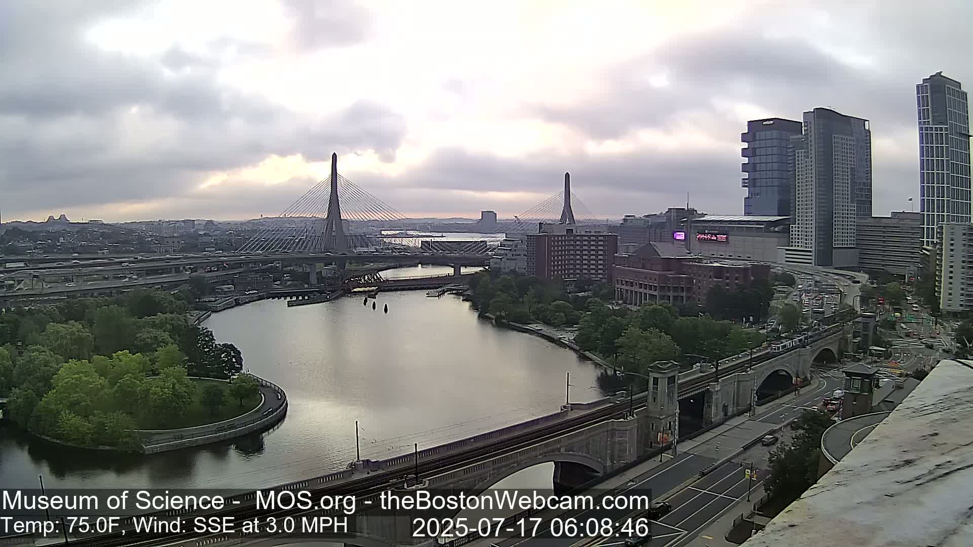  Green Line Subway & Bridge Live Cam - Cambridge, Boston, Massachusetts ,USA
