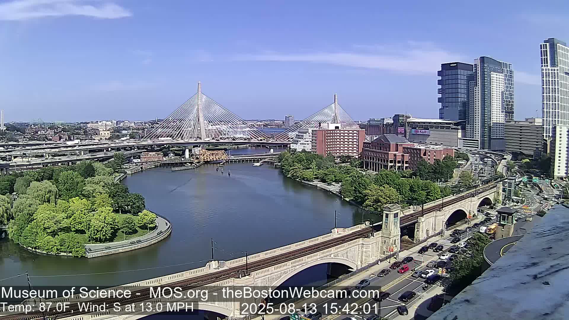  Green Line Subway & Bridge Live Cam - Cambridge, Boston, Massachusetts ,USA